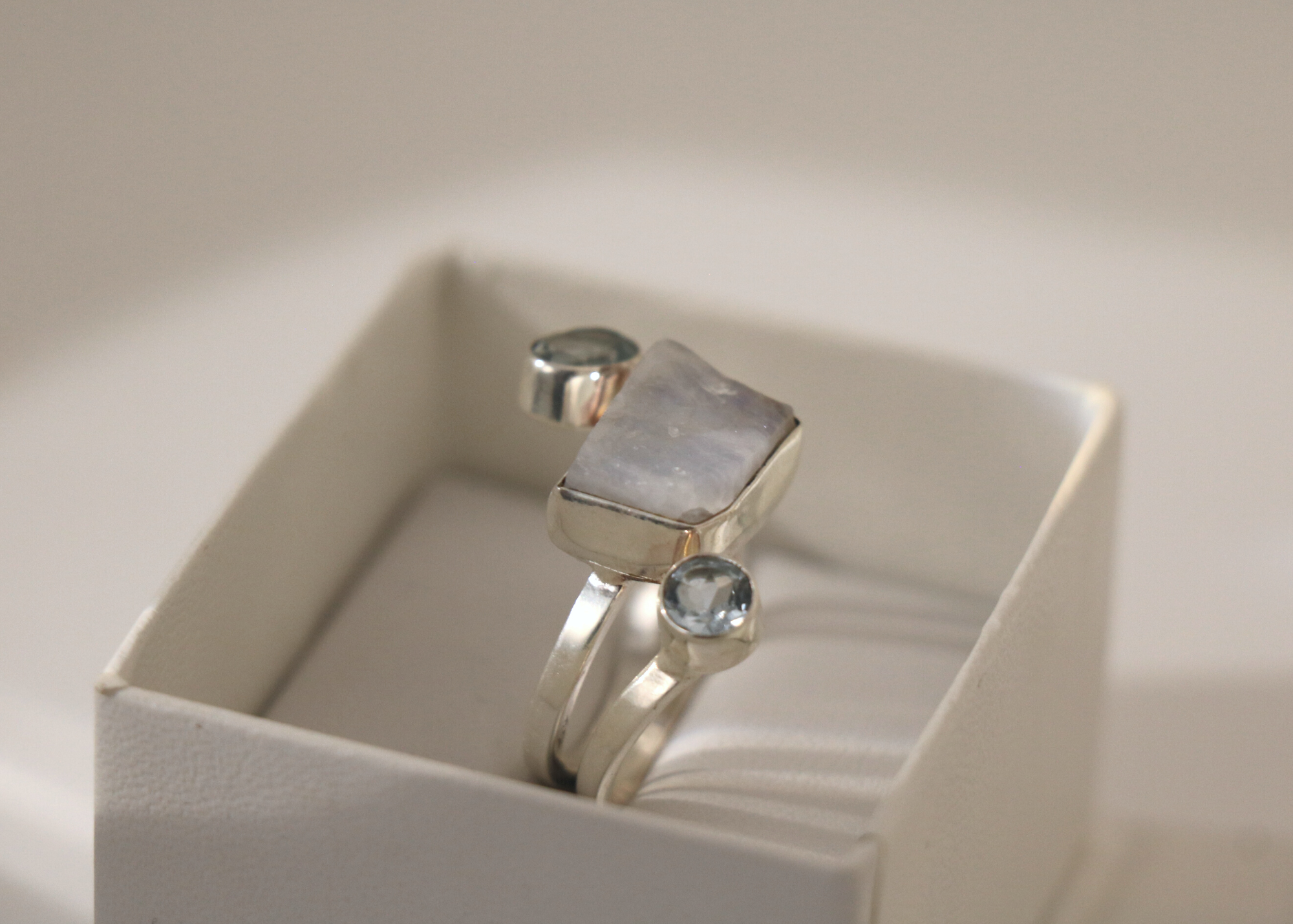 Rainbow Moonstone and Aquamarine Ring (Sterling Silver)、mySite、topwebapps