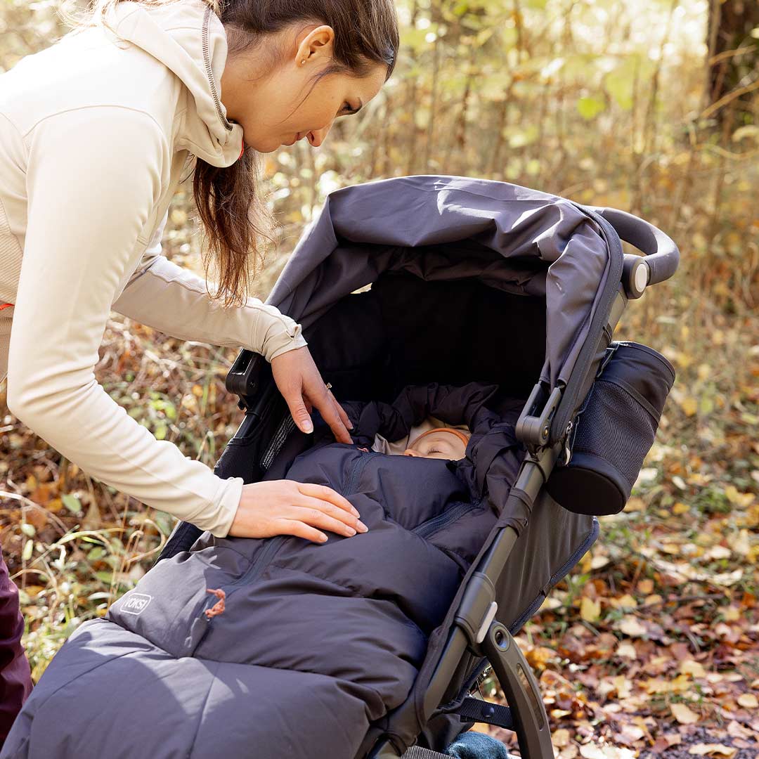  Voksi Adventure North Footmuff - Black - Seashell Sand、mySite、merchandisen