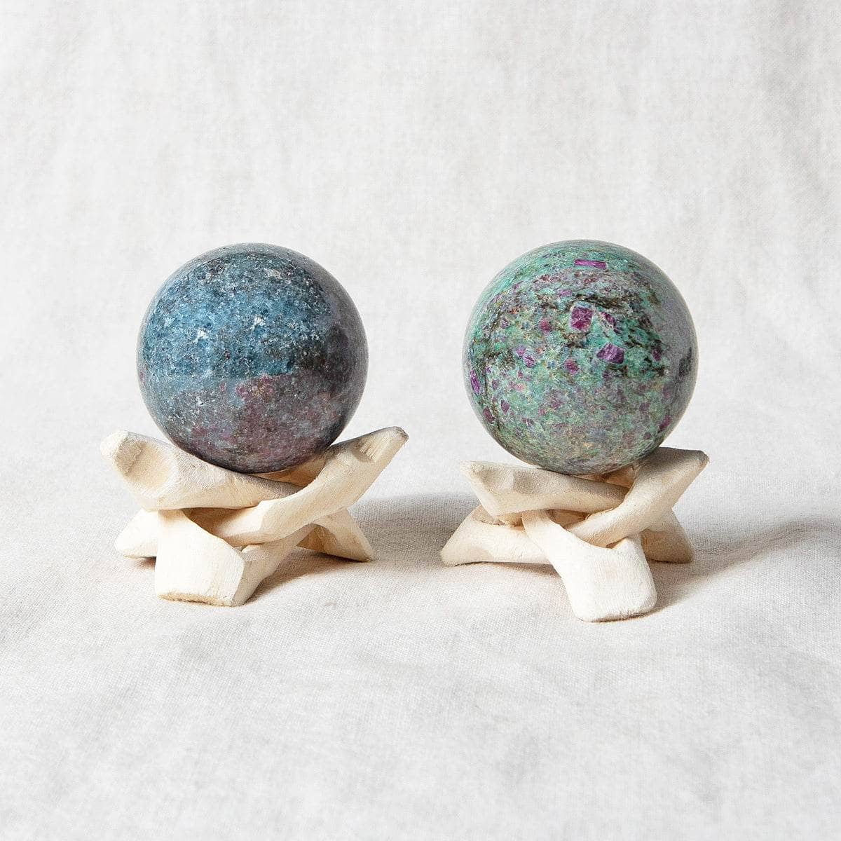 Ruby-Kyanite Sphere with Tripod、mySite、hinf8tx79
