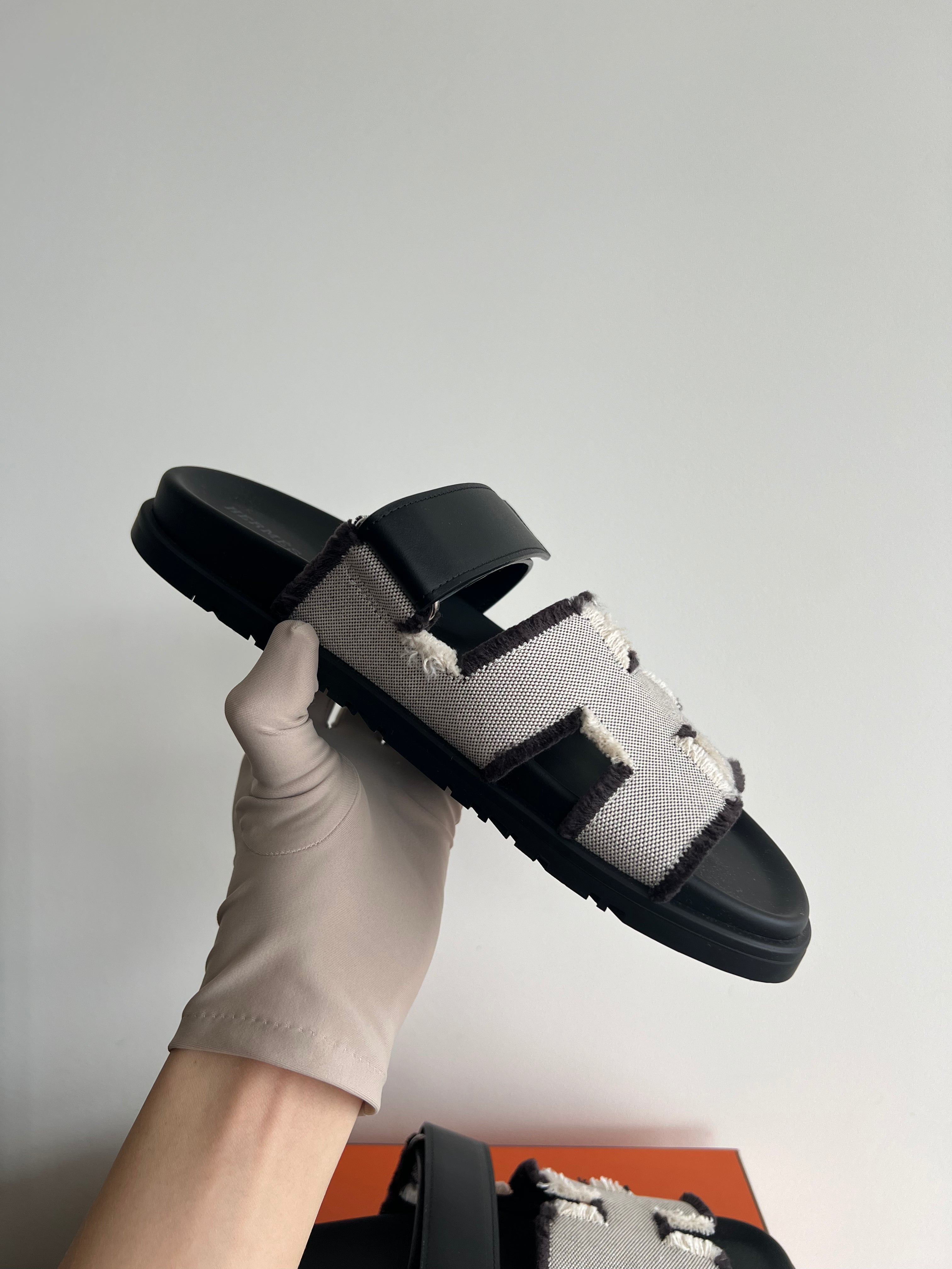 Hermès Chypre Sandals (Prunoir/Noir)、mySite、garminoutage.com
