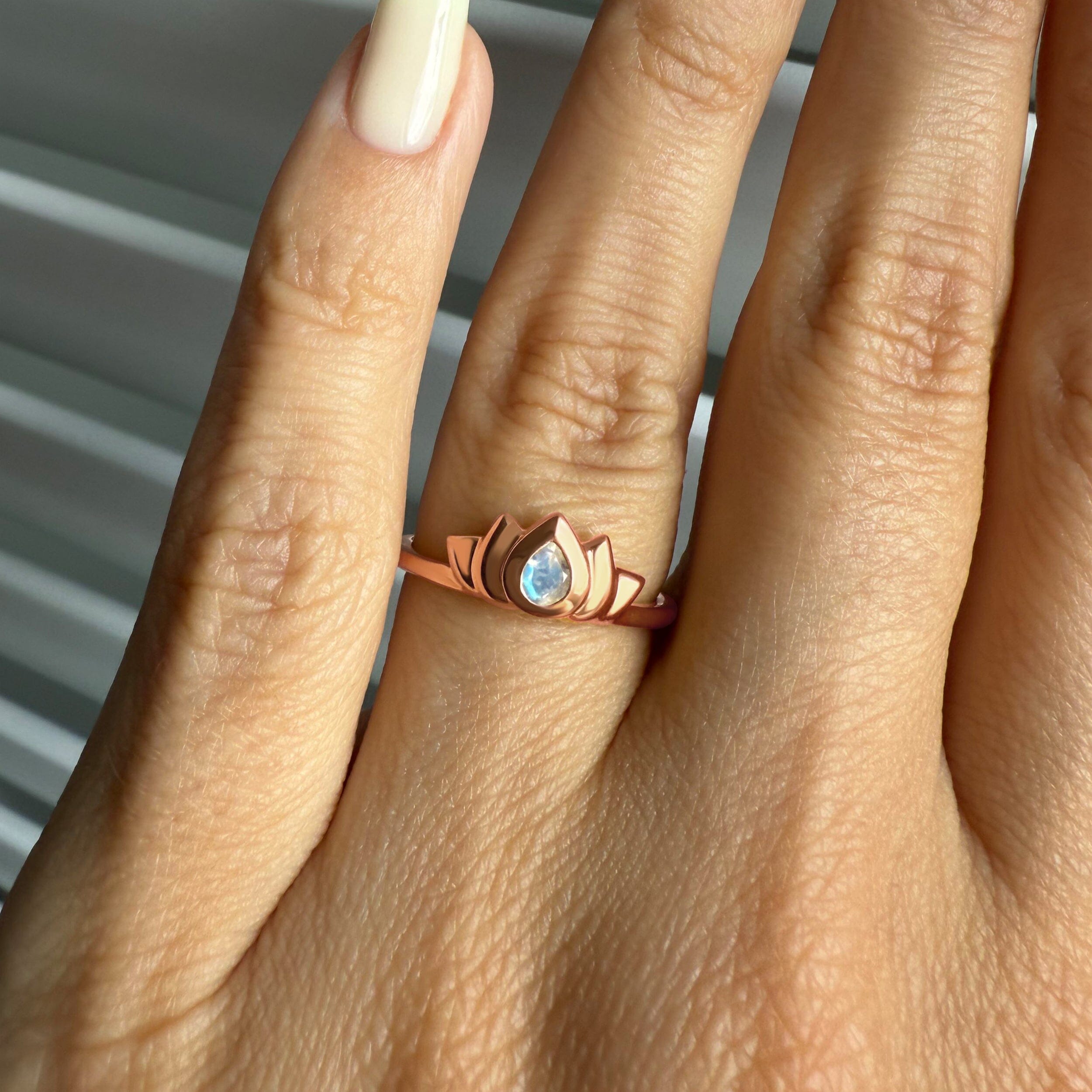 Moonstone Ring - Dainty Lotus、mySite、hinf8tx79