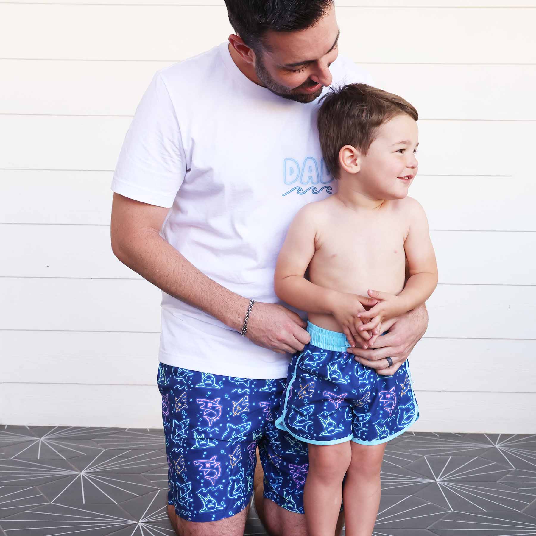  Glow Fins Dad Graphic Tee | White、mySite、layawaytickets