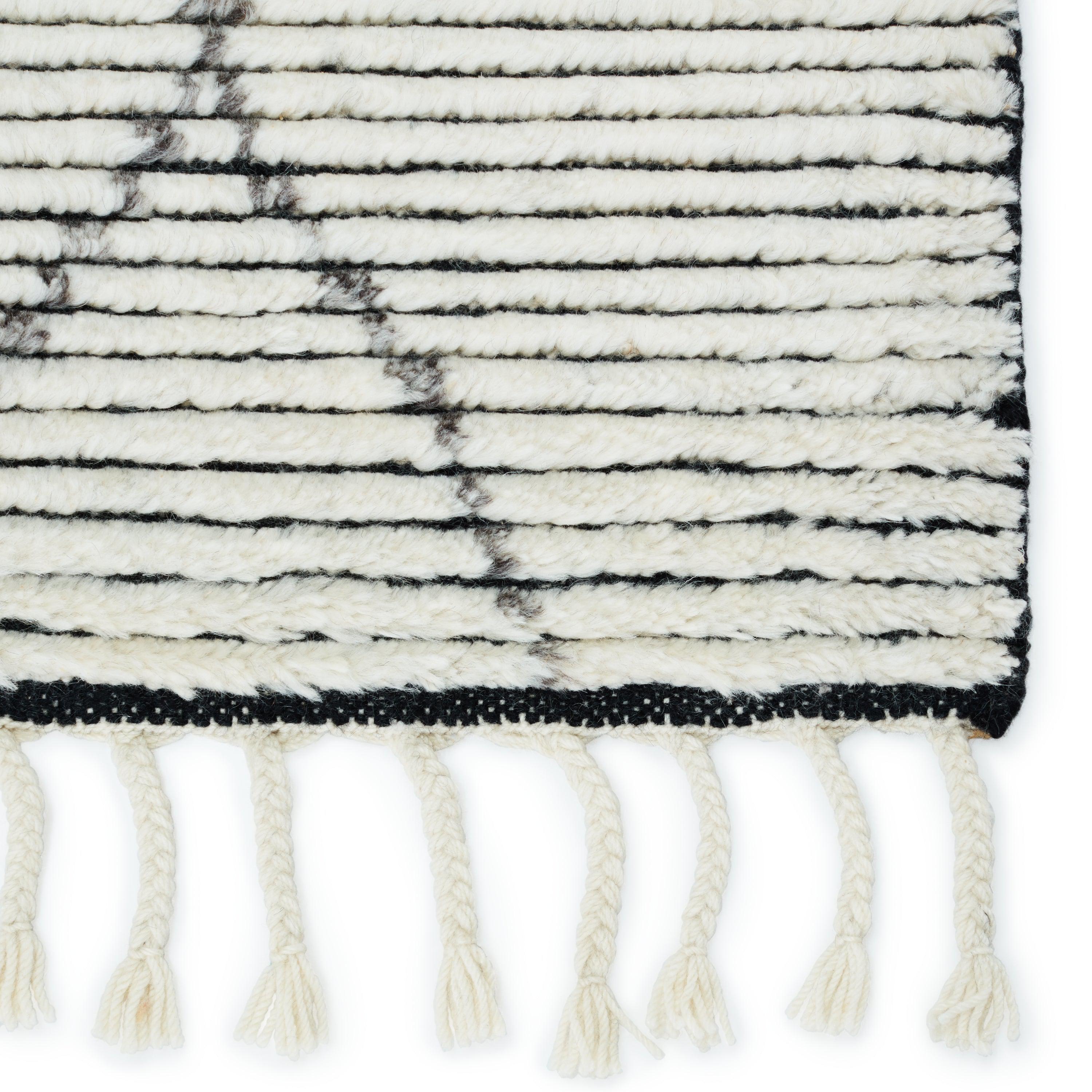 Ammil Hand-Knotted Trellis Cream Black Area Rug、mySite、gigharbornorthrealestate
