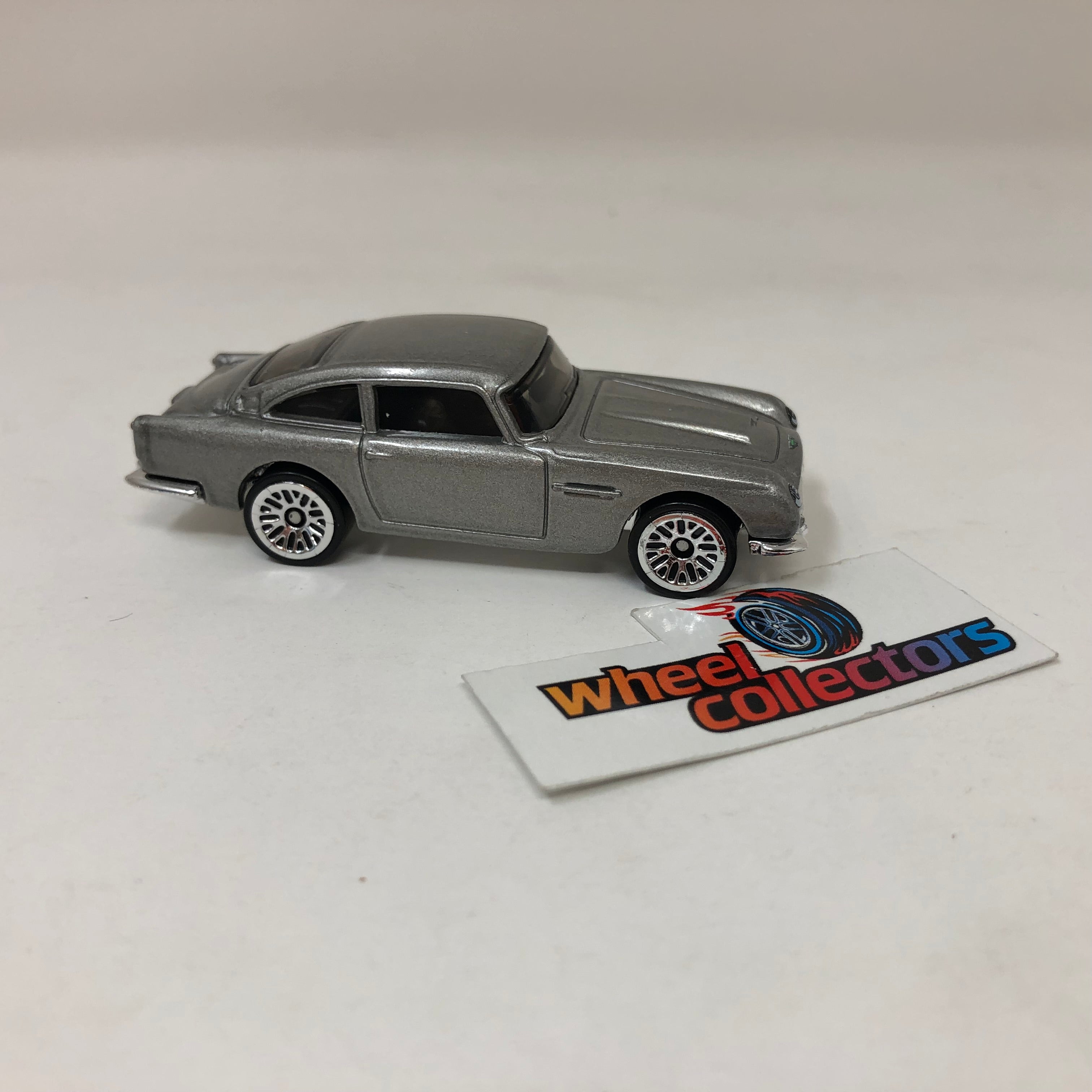 1963 Aston Martin DBS Fast & Furious * Hot Wheels Loose 1:64 Scale Model、mySite、hgirdovlk