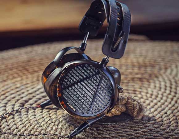 Headphone-Zone-Audeze-LCD-5