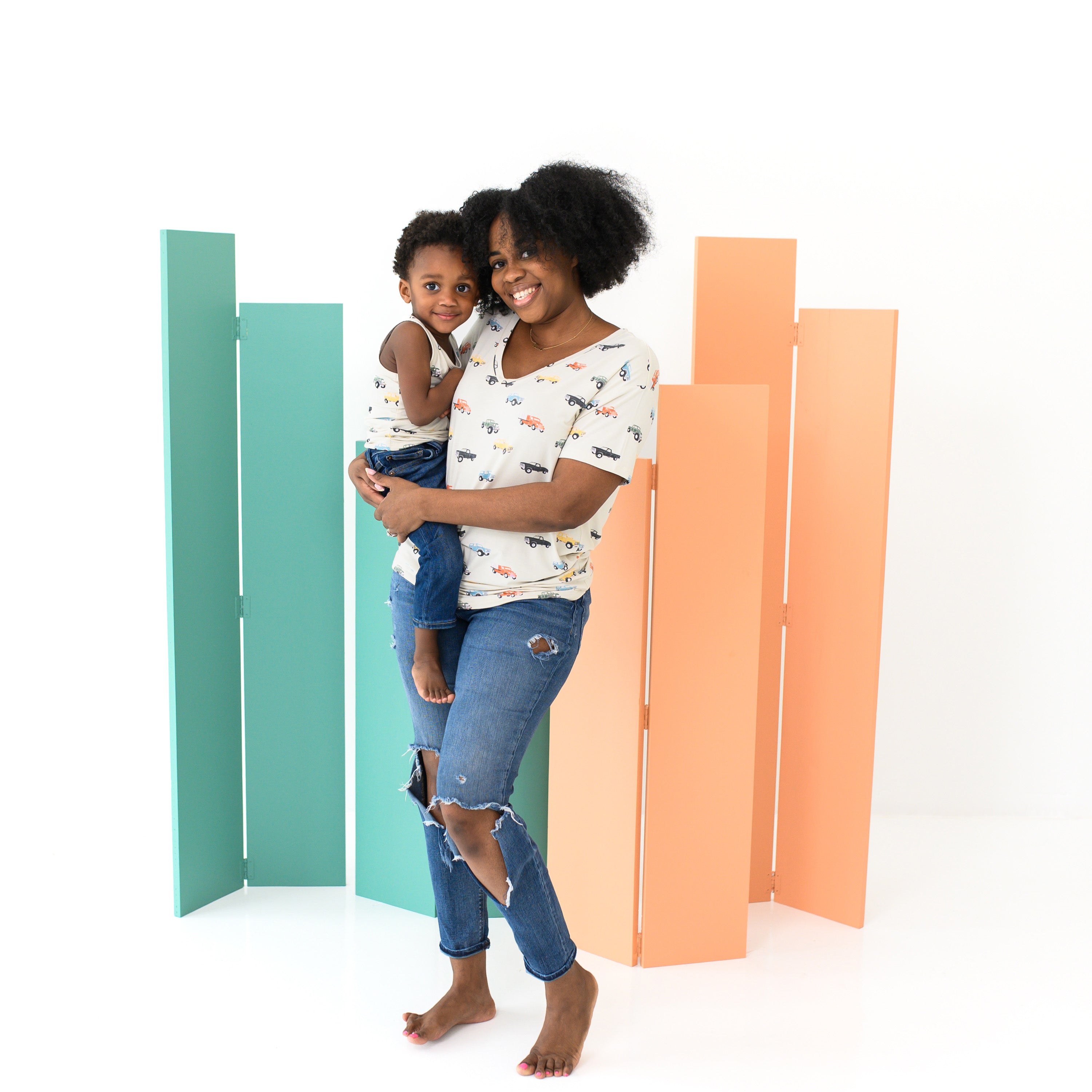  Women’s Relaxed Fit V-Neck in Vintage Truck、mySite、layawaytickets