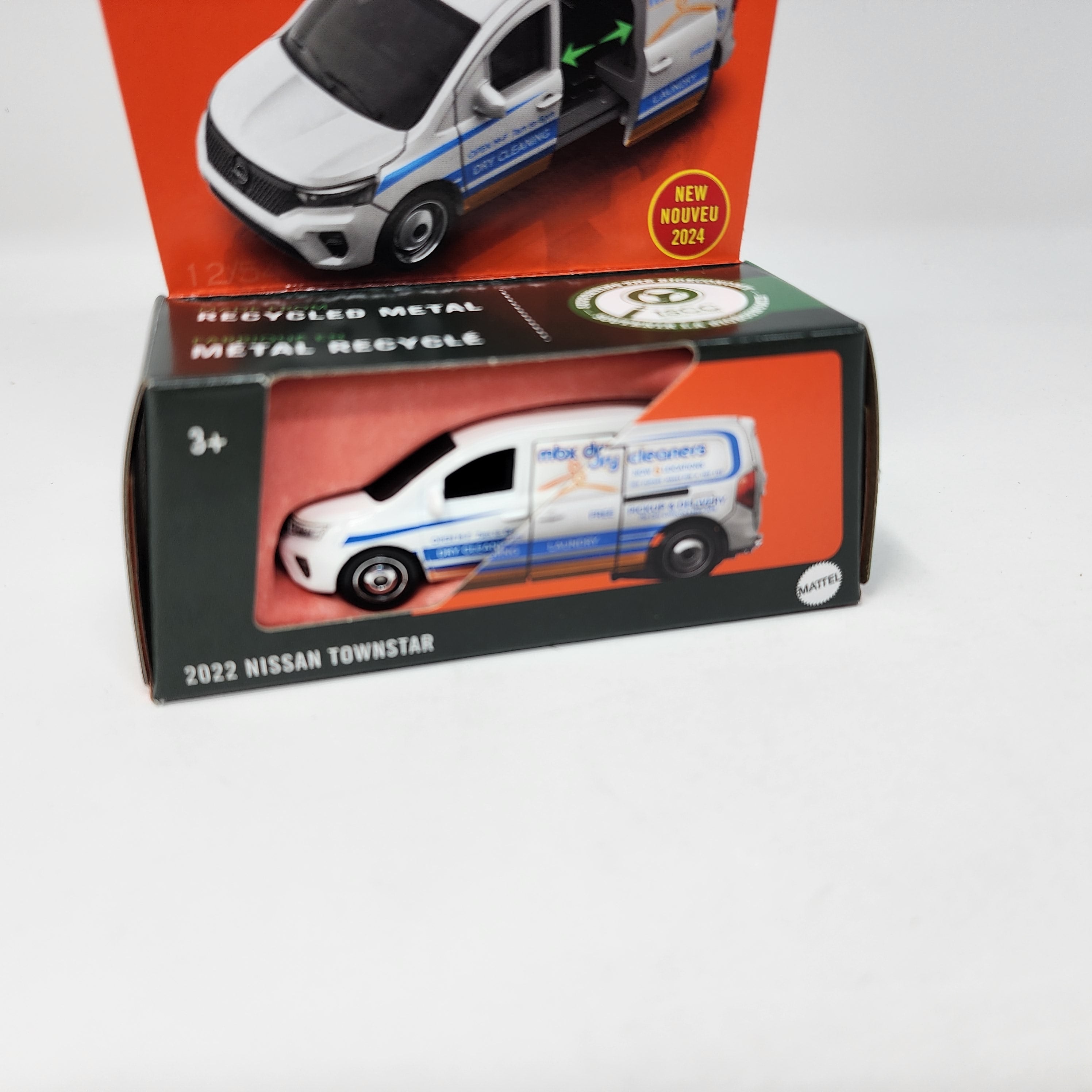 2022 Nissan Townstar * WHITE * 2024 Matchbox Moving Parts Case Q、mySite、hgirdovlk