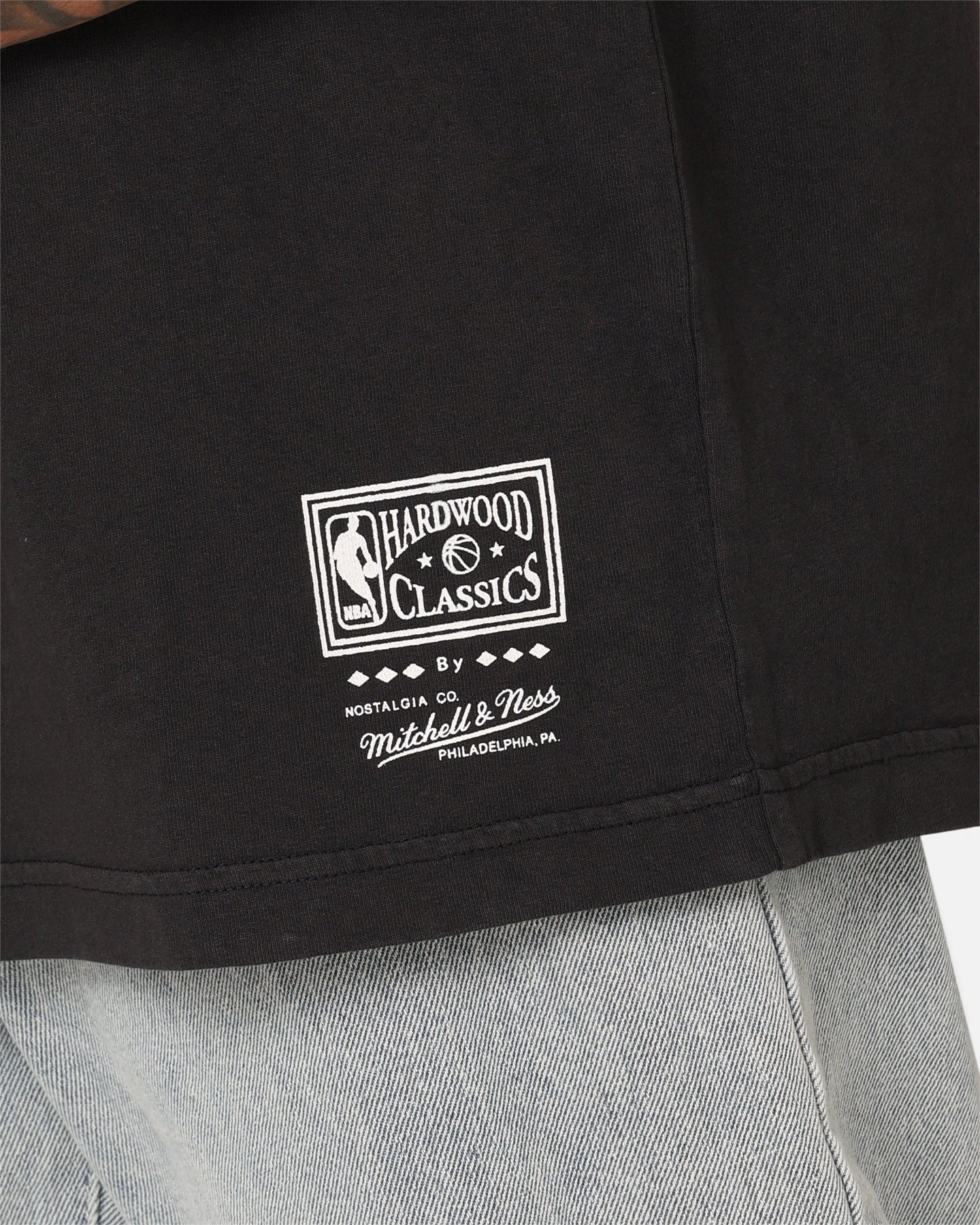 Mitchell & Ness Charlotte Hornets Ice Blue Logo T-Shirt Faded Black、mySite、zt4zffjzw