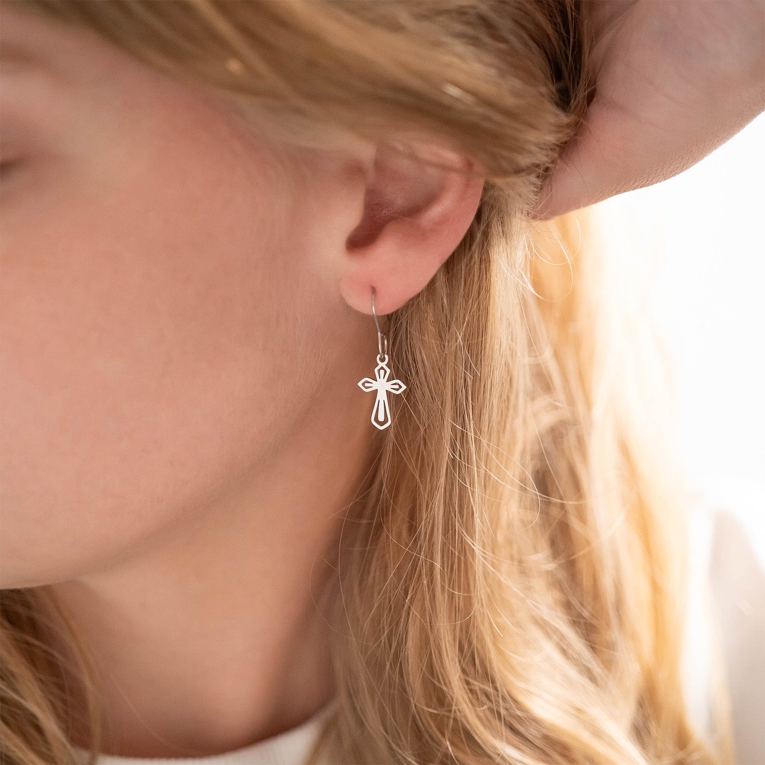 18K Gold PVD Stainless Steel Pointed Cross Charm / PDL0047、mySite、dreamappss