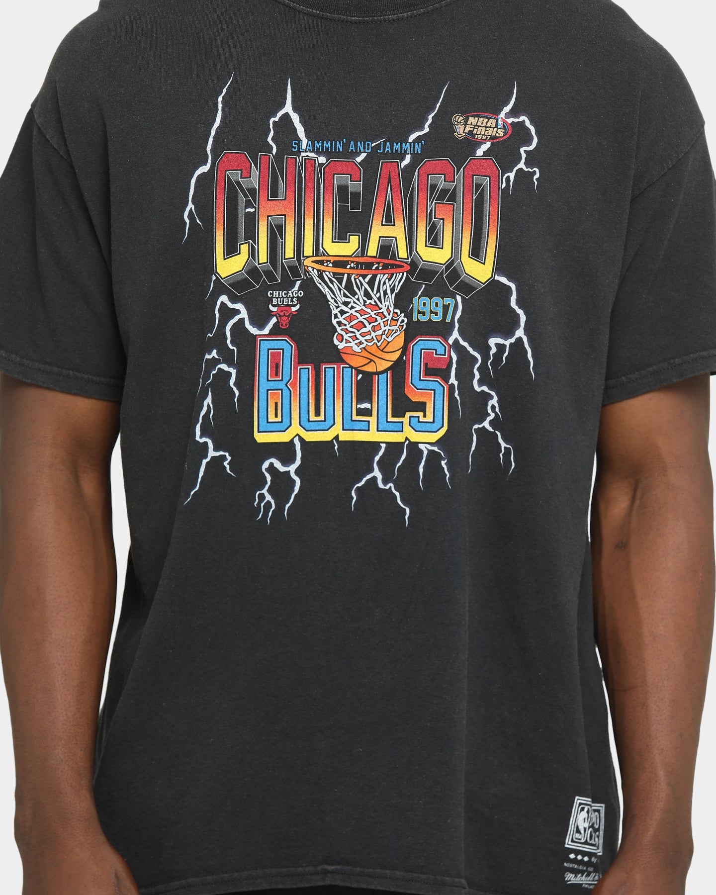 Mitchell & Ness Chicago Bulls Vintage Lightning Short Sleeve T-Shirt Black Wash、mySite、zt4zffjzw