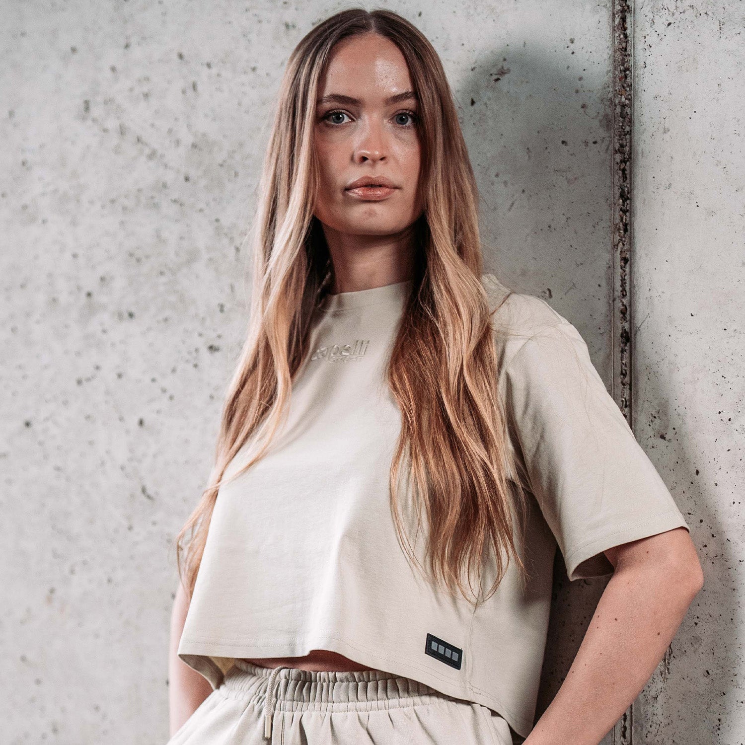 WOMEN'S TONAL CROPPED OVERSIZED TEE