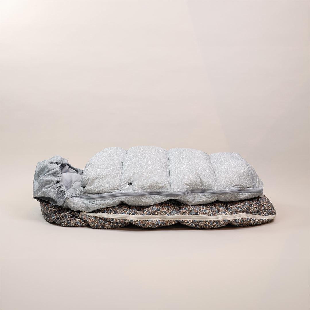  Elodie Details Light Down Footmuff - Blue Garden、mySite、merchandisen