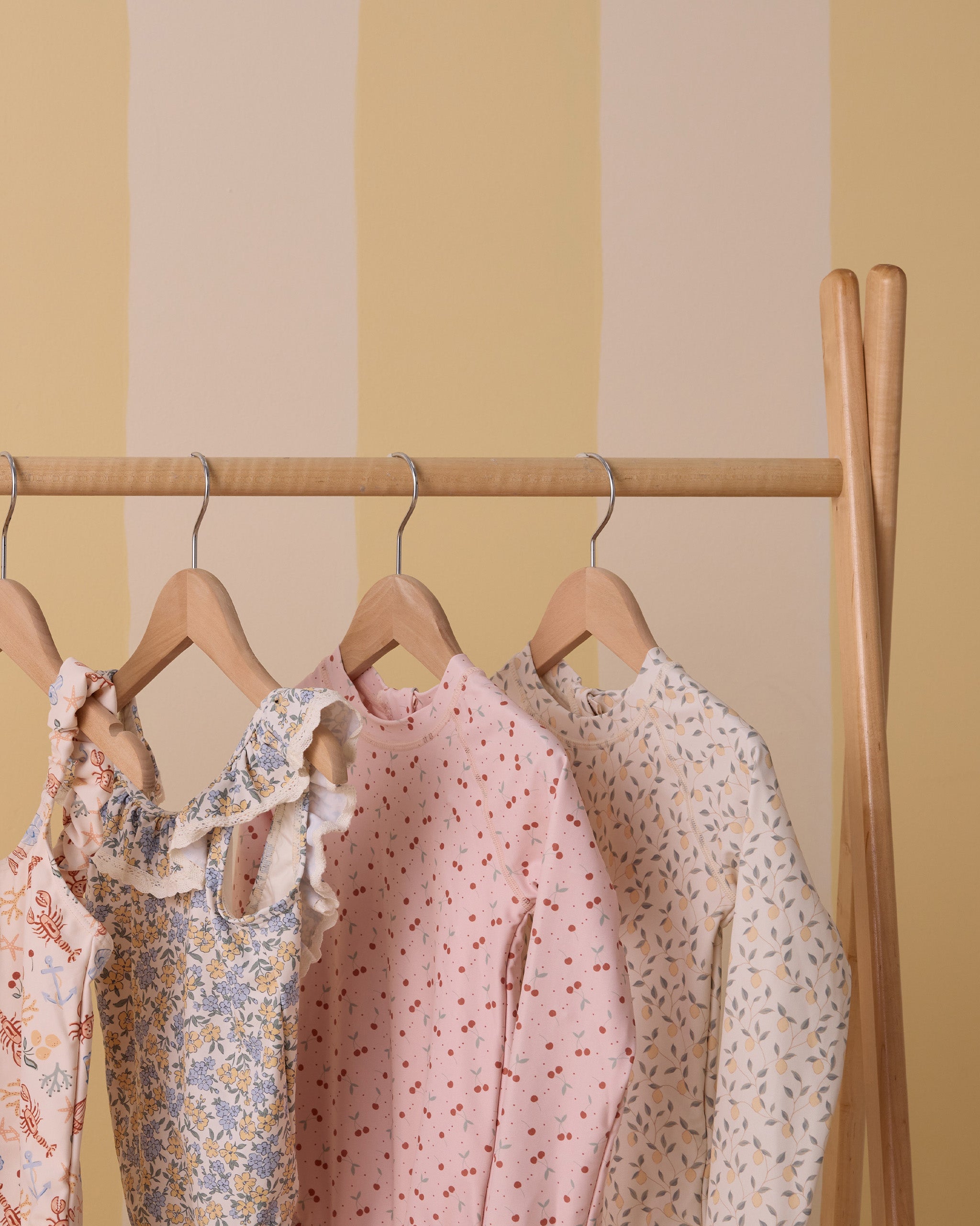  Delphine Rashguard One-Piece || Lemons、mySite、layawaytickets