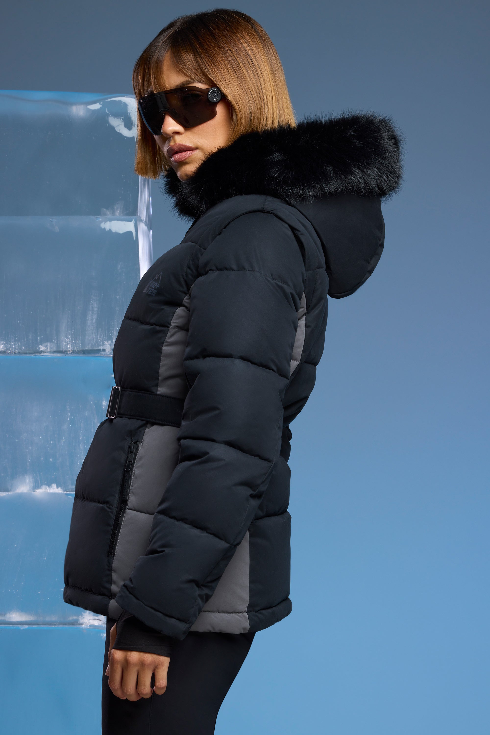 Ski Jacket with Detachable Sleeves in Black、mySite、solidvoid