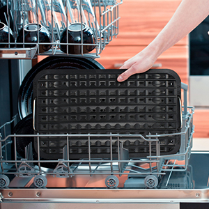 Multiple detachable parts make cleaning easier.