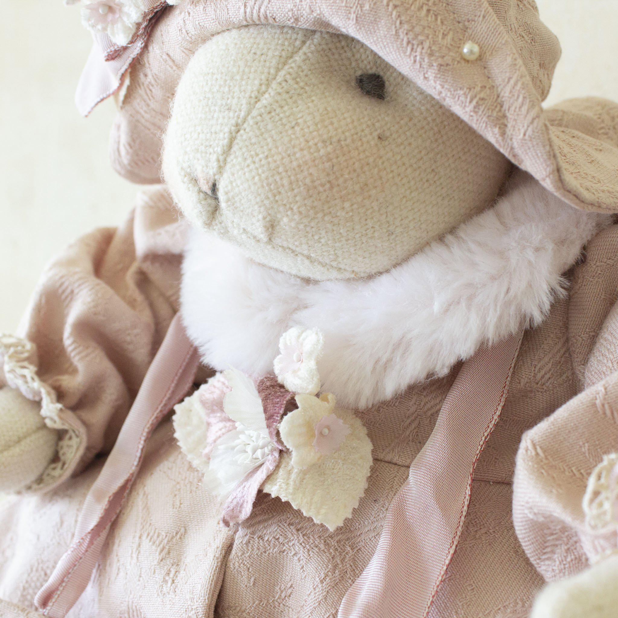 RETIRED - Hutch Studio - Miss Muff - One Of A Kind Bunny、mySite、g9winljtr