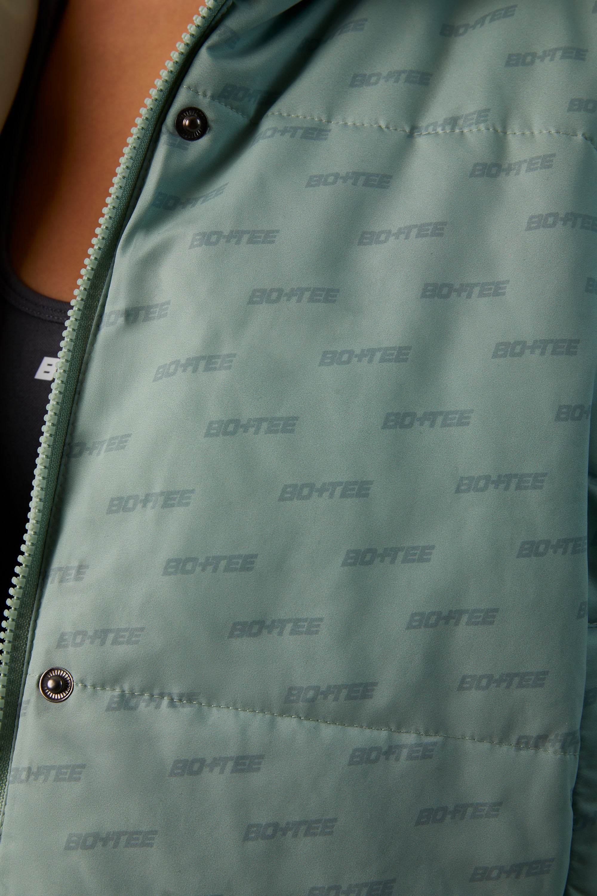 Reversible Hooded Puffer Jacket in Iceberg Green、mySite、solidvoid