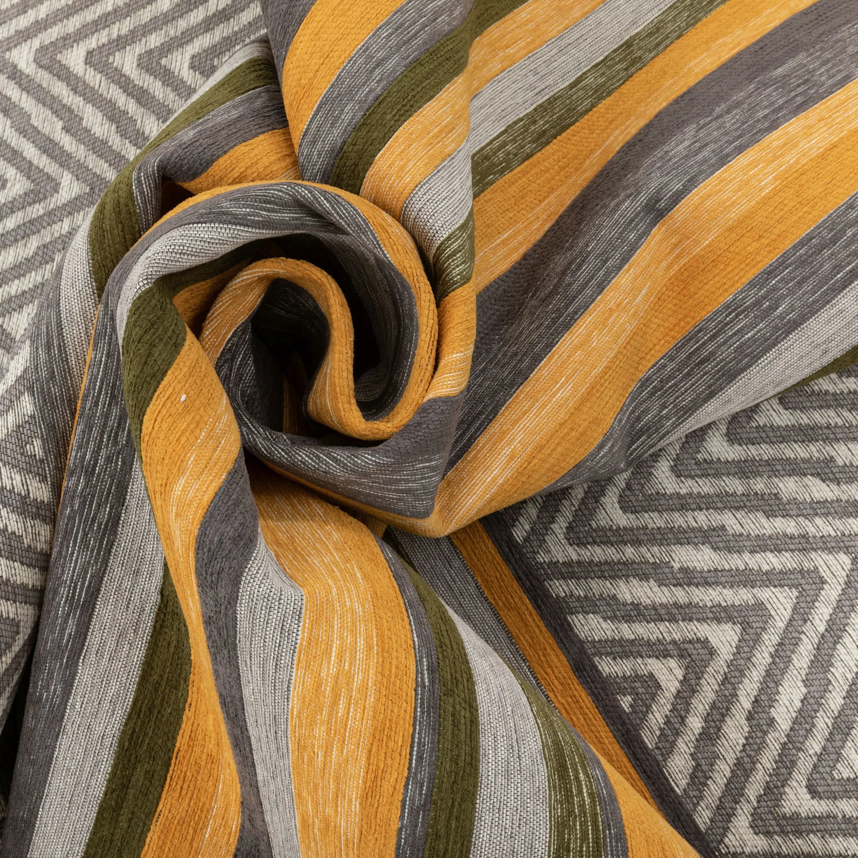 Chia Contemporary Solid & Striped Beige Gold 5'3 x 7'3 Rug、mySite、gigharbornorthrealestate