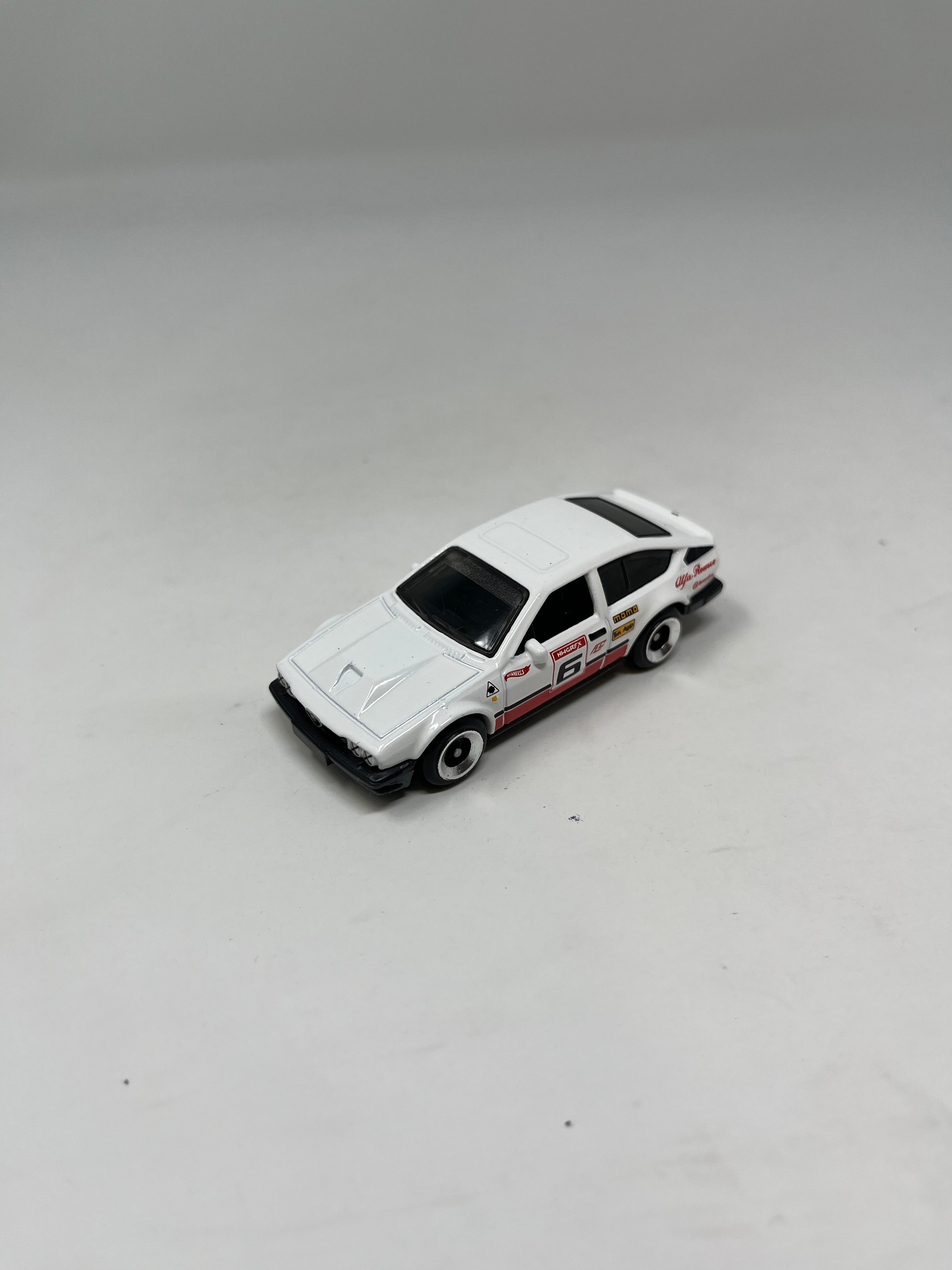 Alfa Romeo GTV6 3.0 * WHITE * Hot Wheels 1:64 scale Loose Diecast model、mySite、hgirdovlk