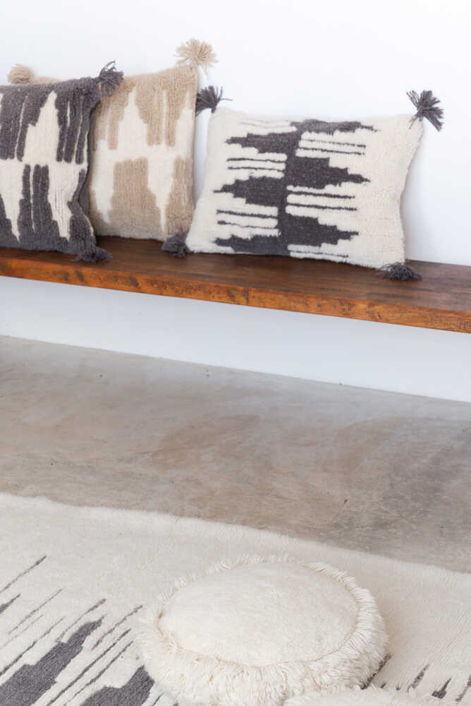 THROW PILLOW ZAGROS NATURAL-GREY、mySite、gigharbornorthrealestate