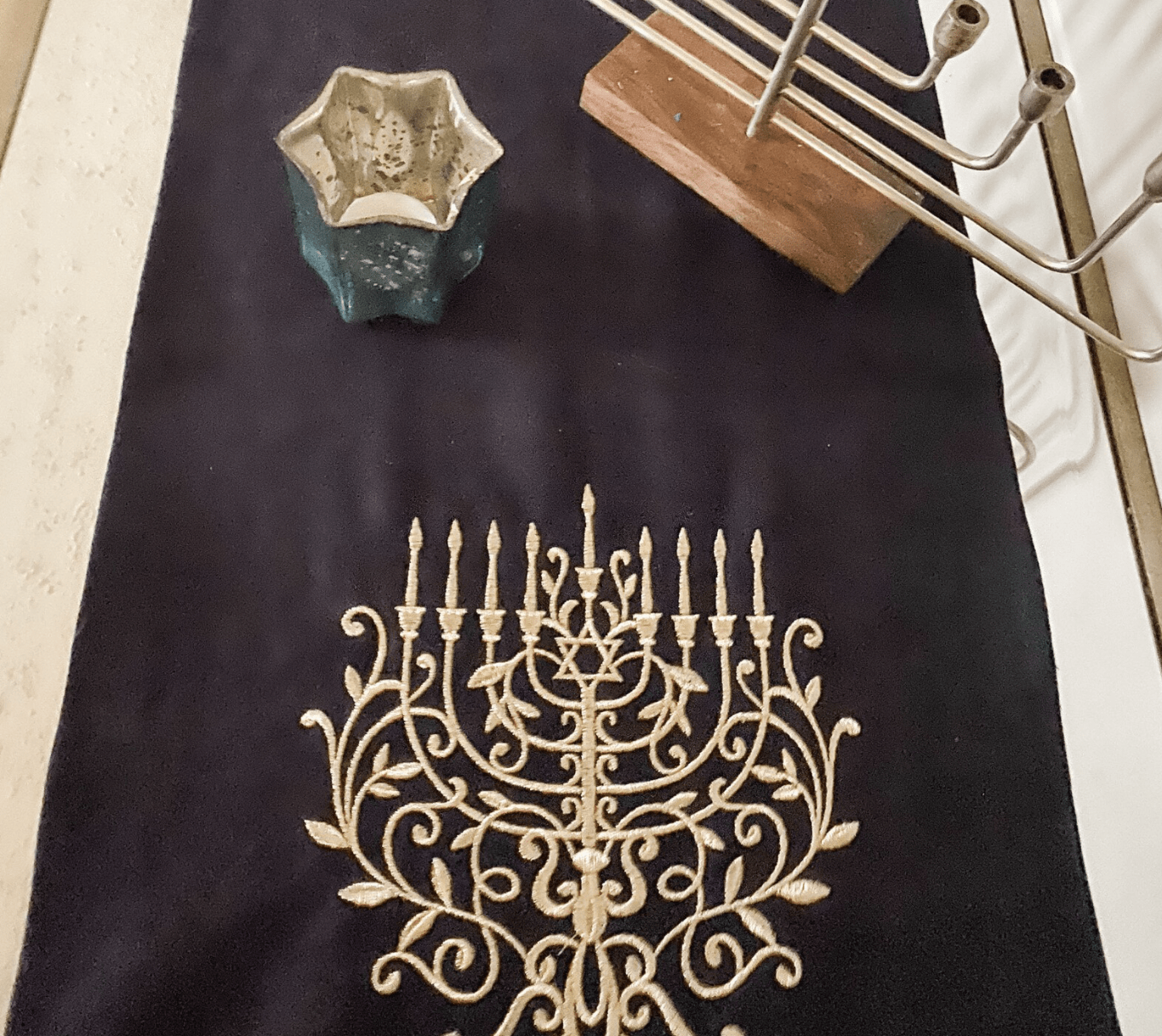 Embroidered Navy and Silver Menorah Hanukkah Table Runner、mySite、topwebapps