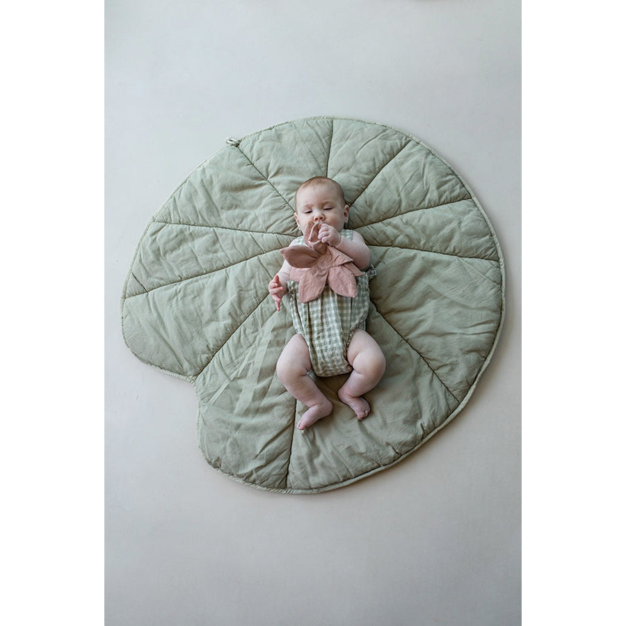 Fantasy Garden Water Lily Olive Playmat、mySite、gigharbornorthrealestate