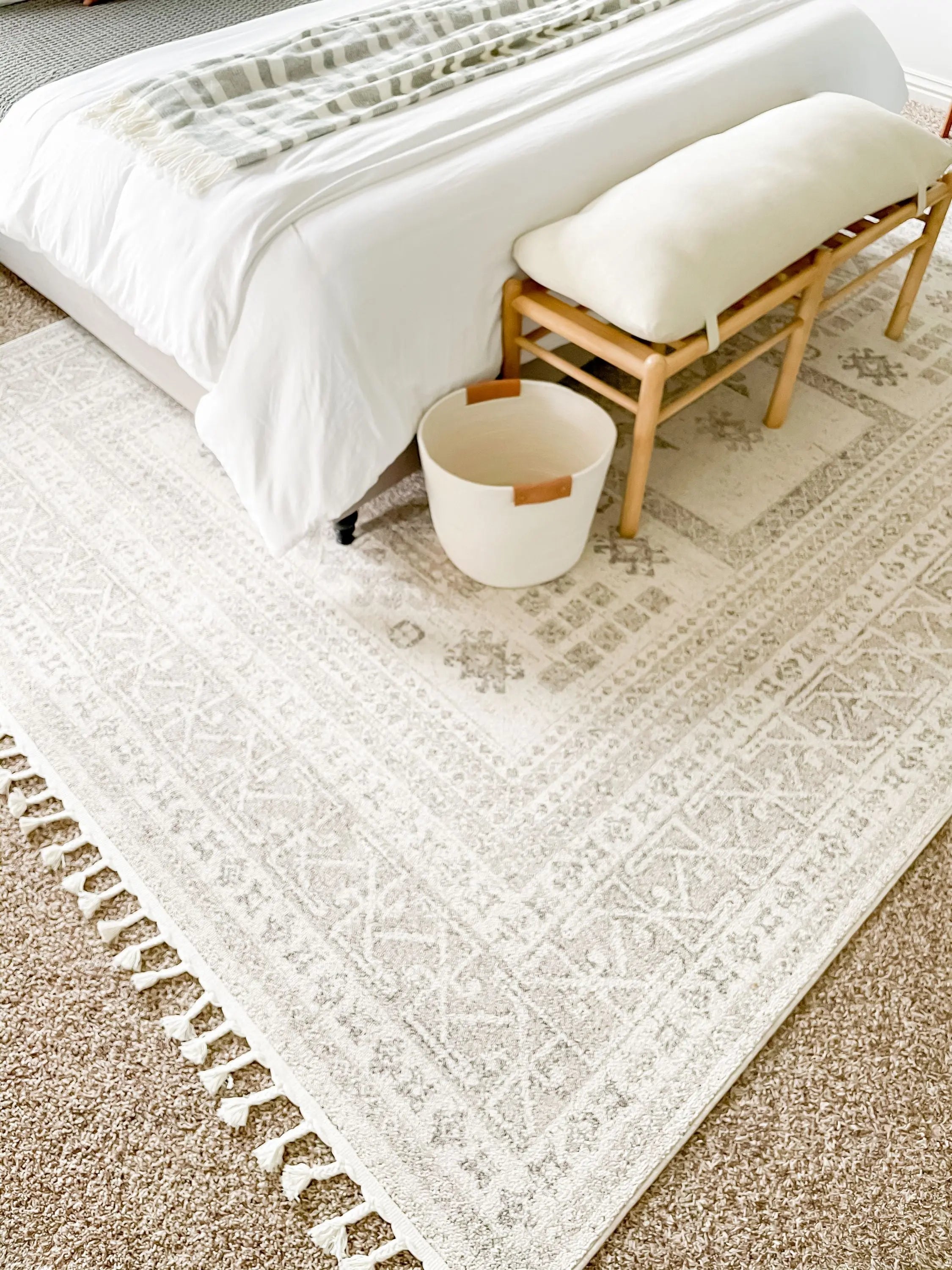 Carina Tribal Medallion Beige Kilim-Style Rug、mySite、gigharbornorthrealestate