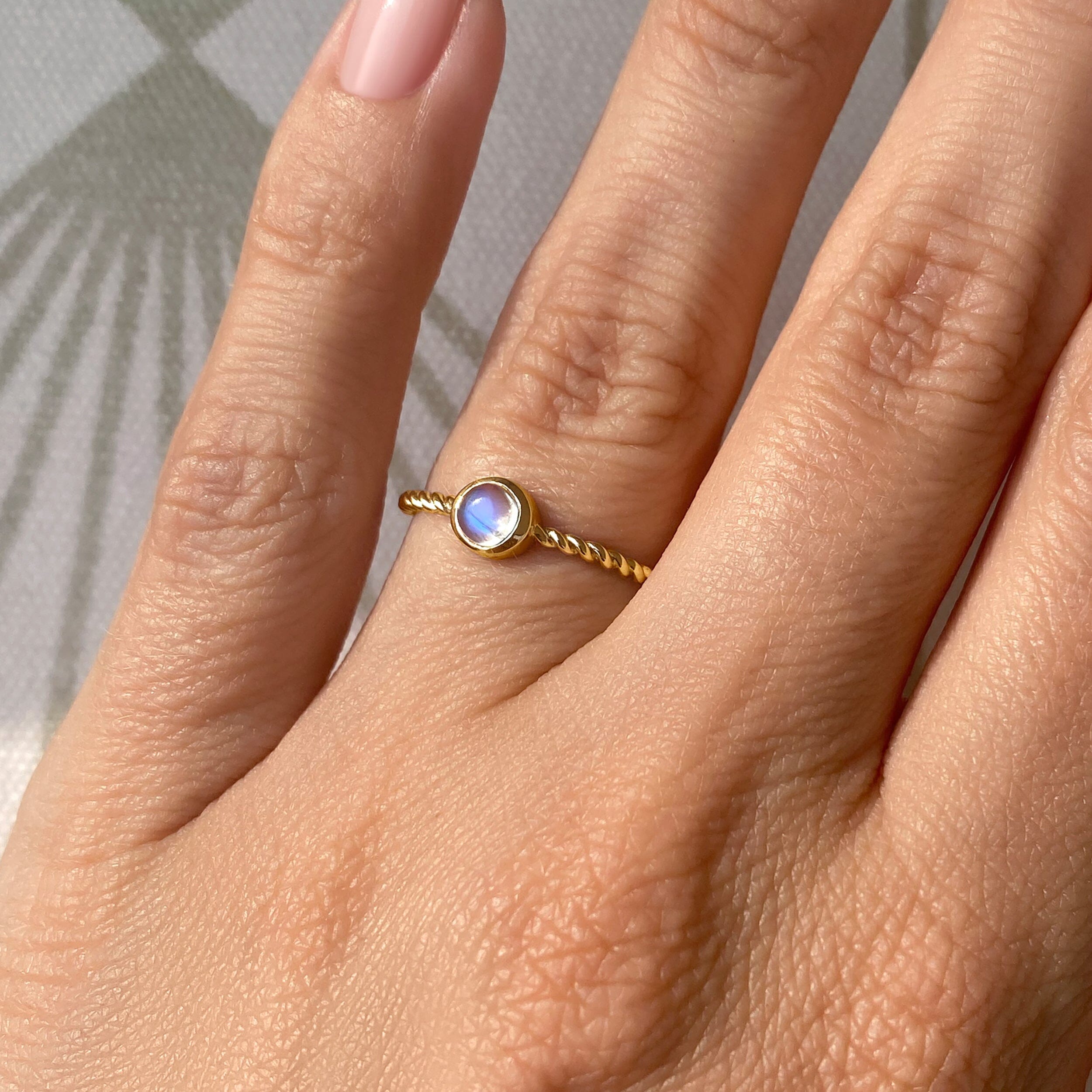 Moonstone Ring - Cloudy Shield、mySite、hinf8tx79