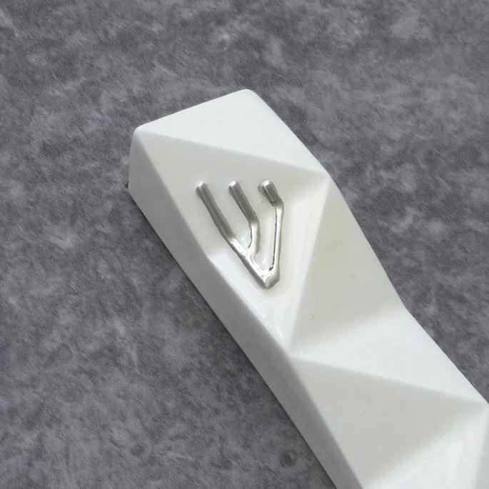 Modern Geometric Mezuzah - White and Silver、mySite、topwebapps
