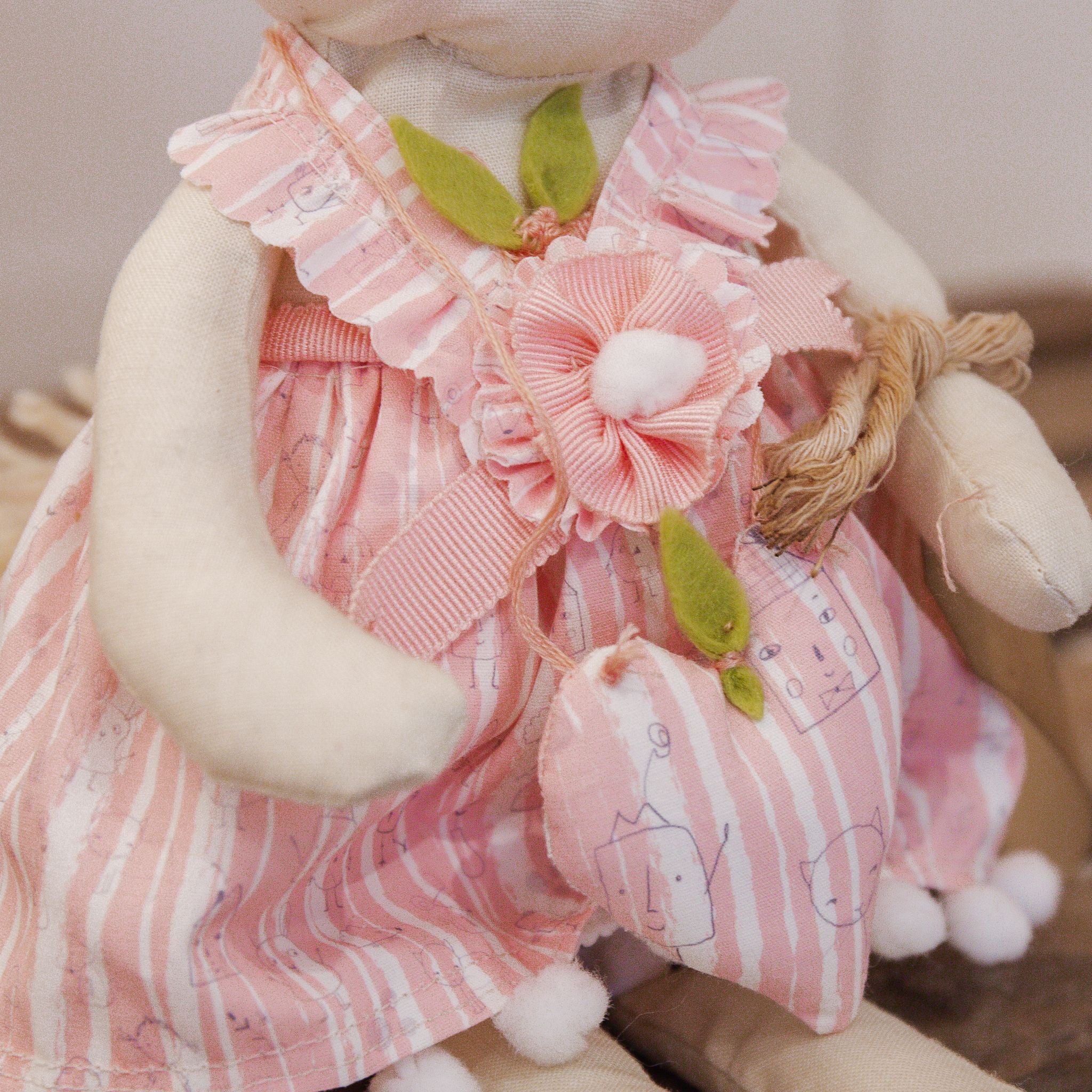 RETIRED - Hutch Studio - Pretty Sweet Polly - Hand-Crafted Cream Bunny、mySite、g9winljtr