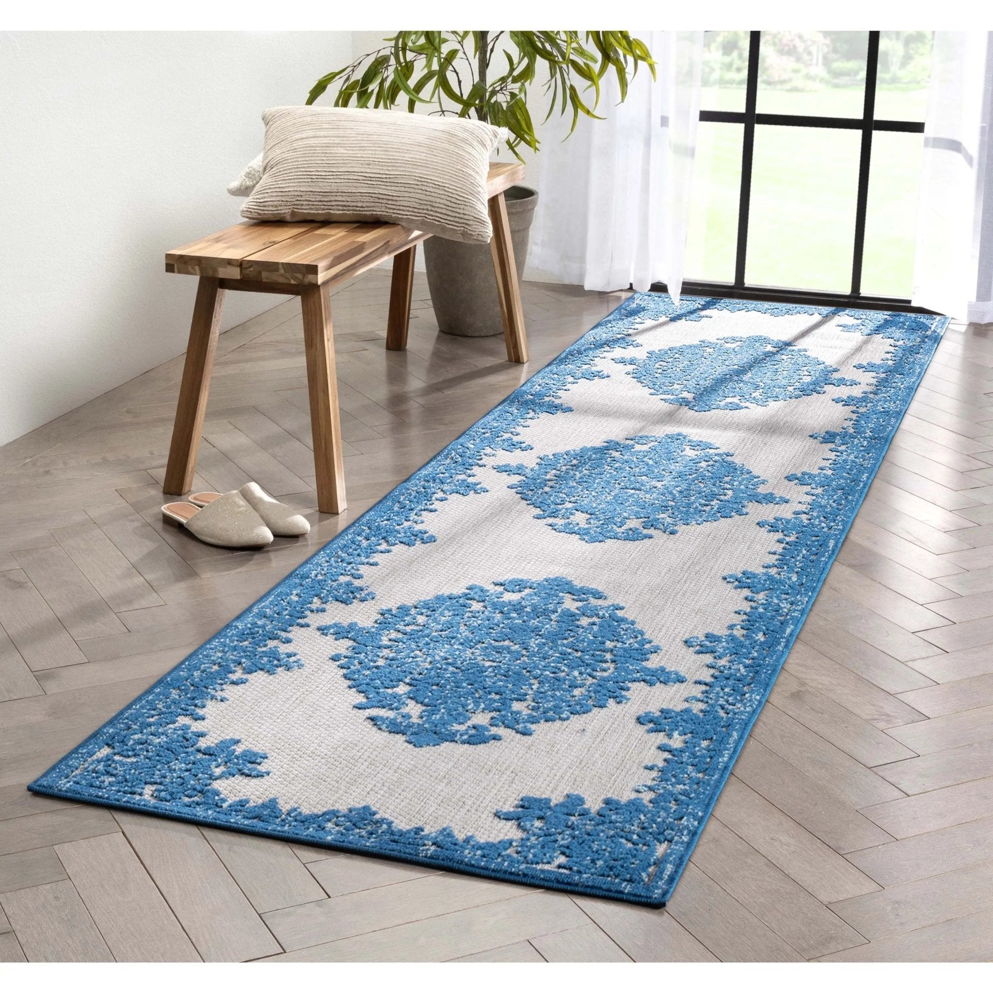Arid Modern Medallion Persian Indoor/Outdoor Blue High-Low Rug、mySite、gigharbornorthrealestate