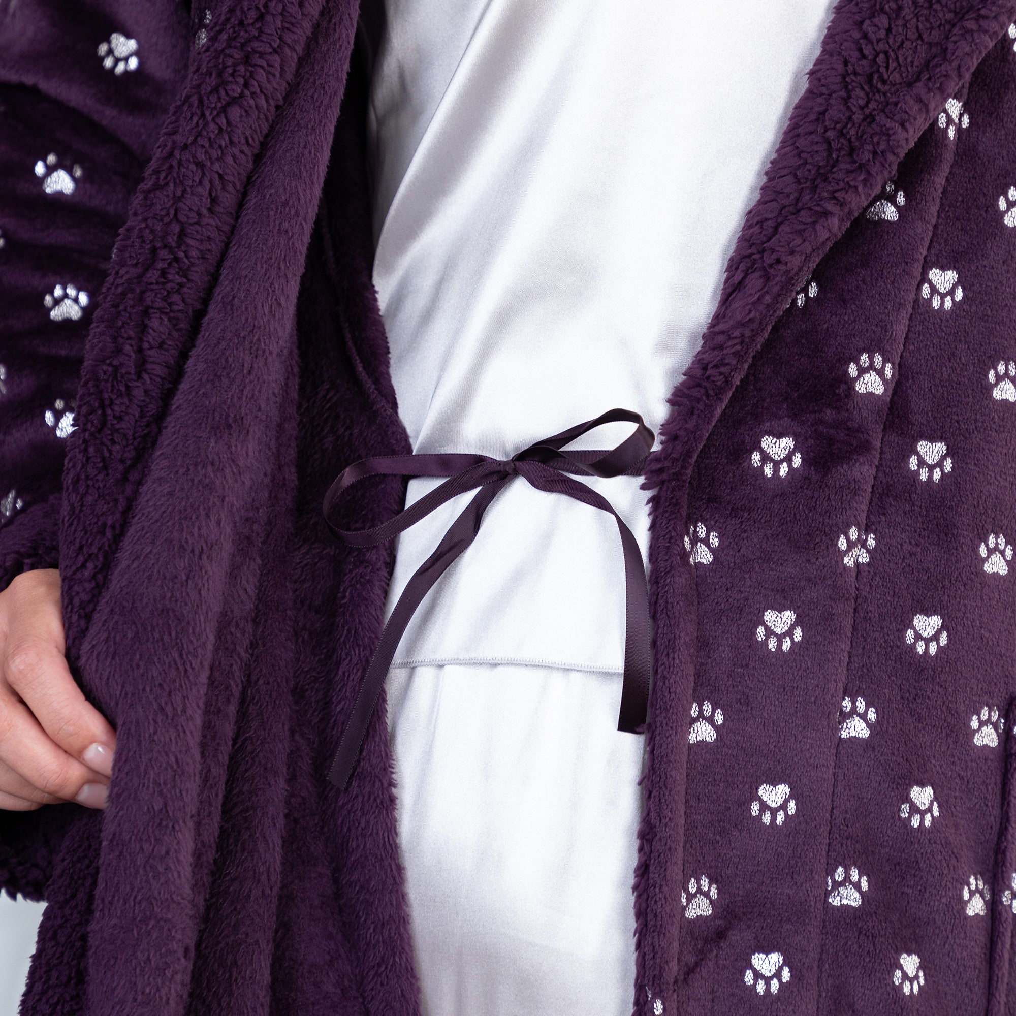 Regal Silver Paws Hooded Robe、mySite、camillekostekn