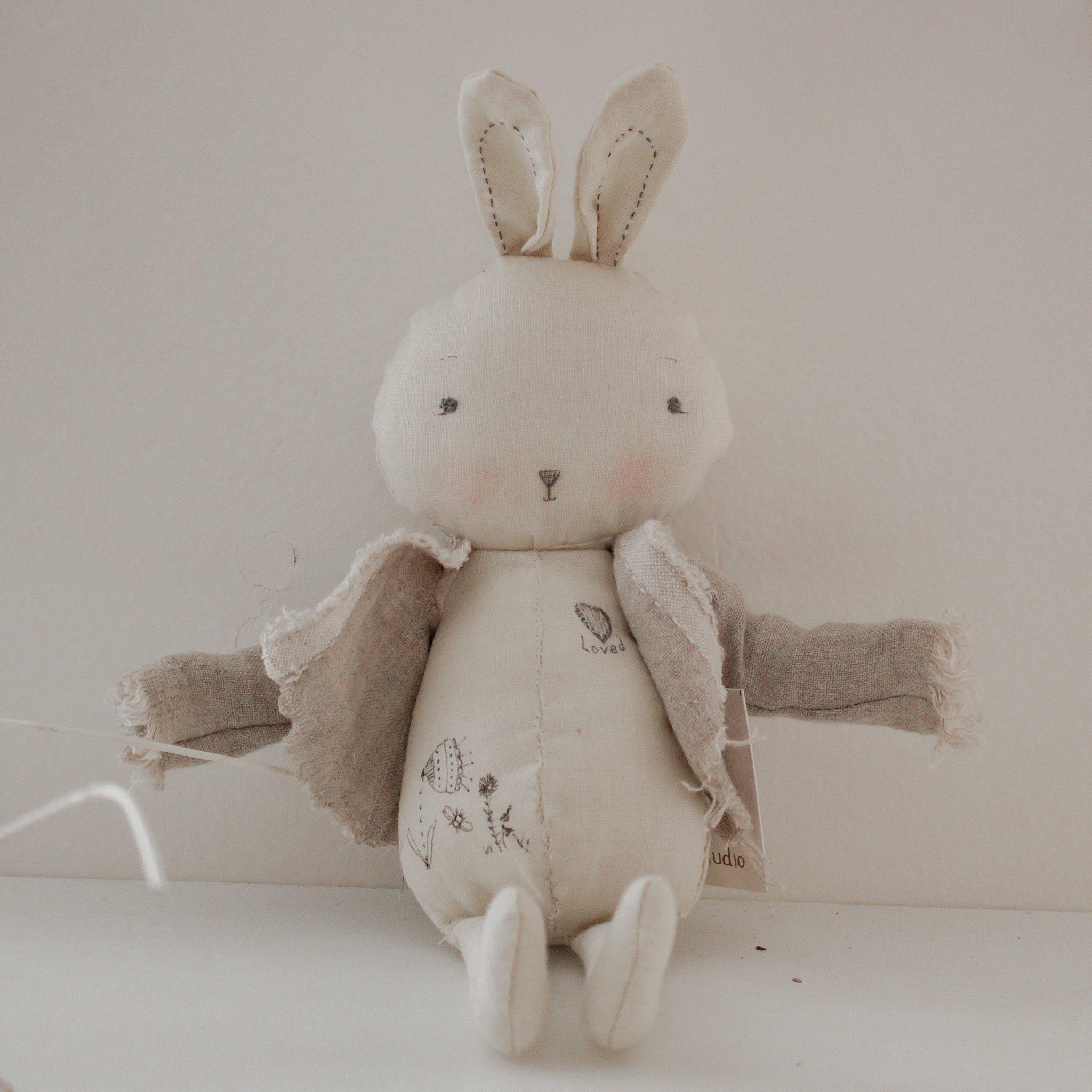 RETIRED - Hutch Studio Original - Loved Bunny - One of A Kind、mySite、g9winljtr
