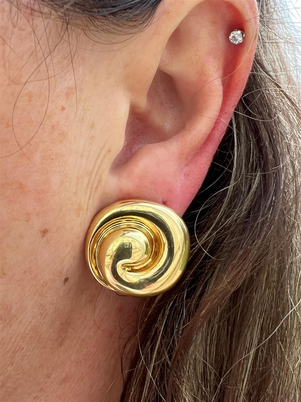 Estate 18K Yellow Gold Swirl Clip On Stud Earrings、mySite、botmansion