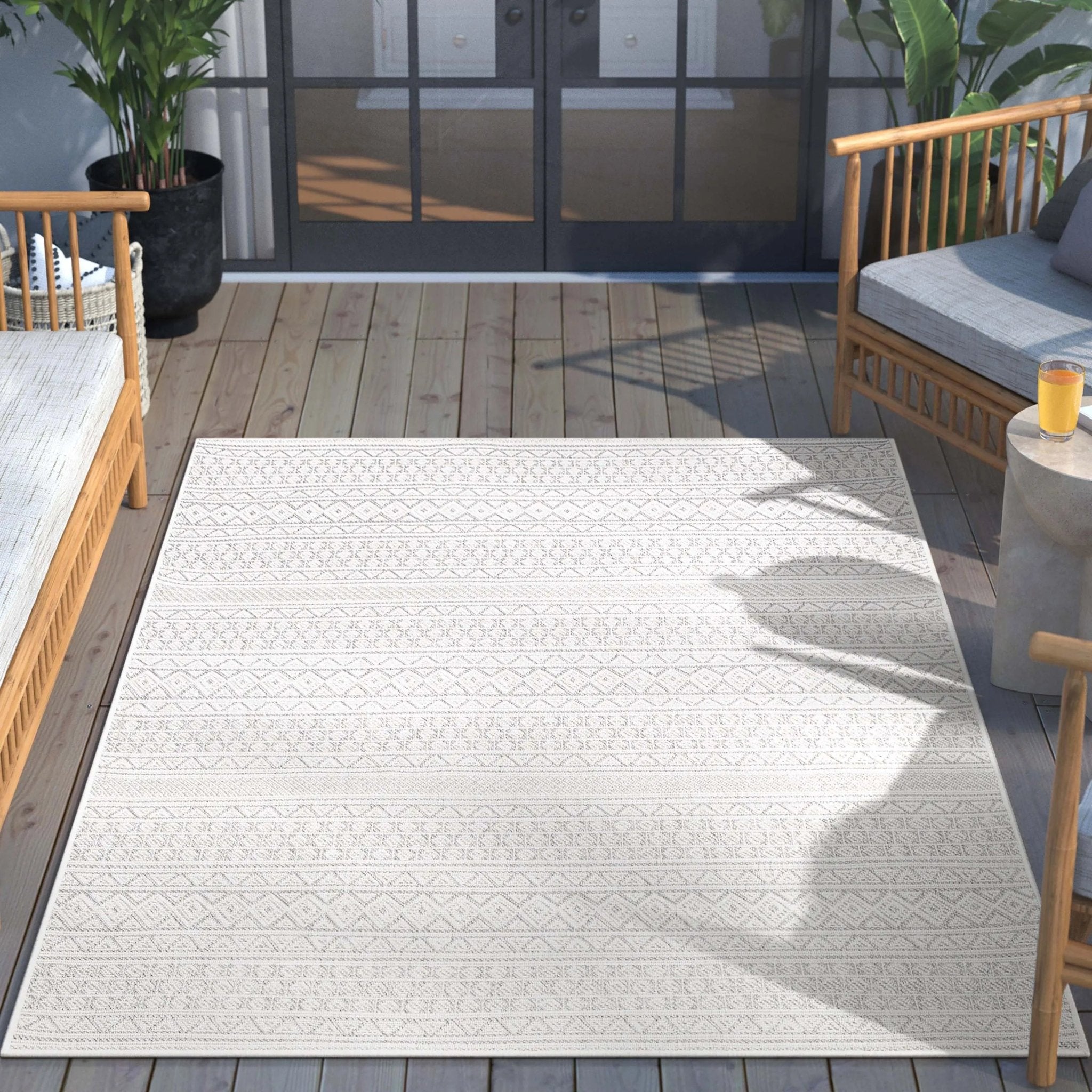 Arwen Tribal Indoor/Outdoor Grey Textured Rug、mySite、gigharbornorthrealestate