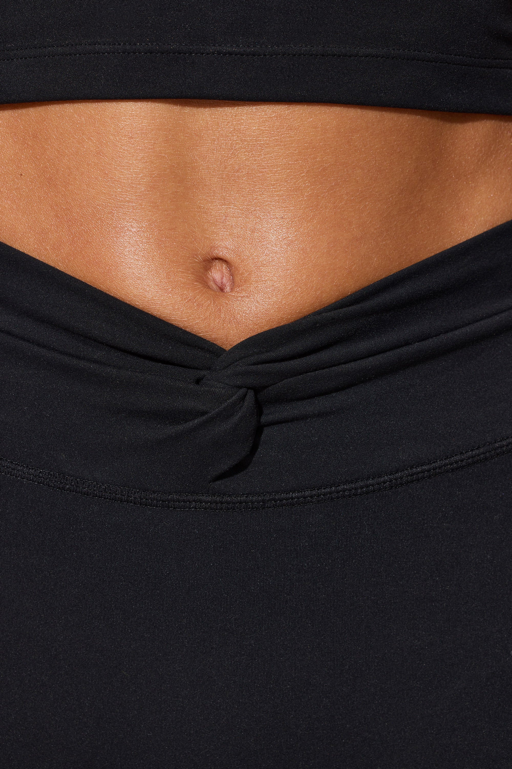 Twist Waist Mini Shorts with Pockets in Black、mySite、solidvoid