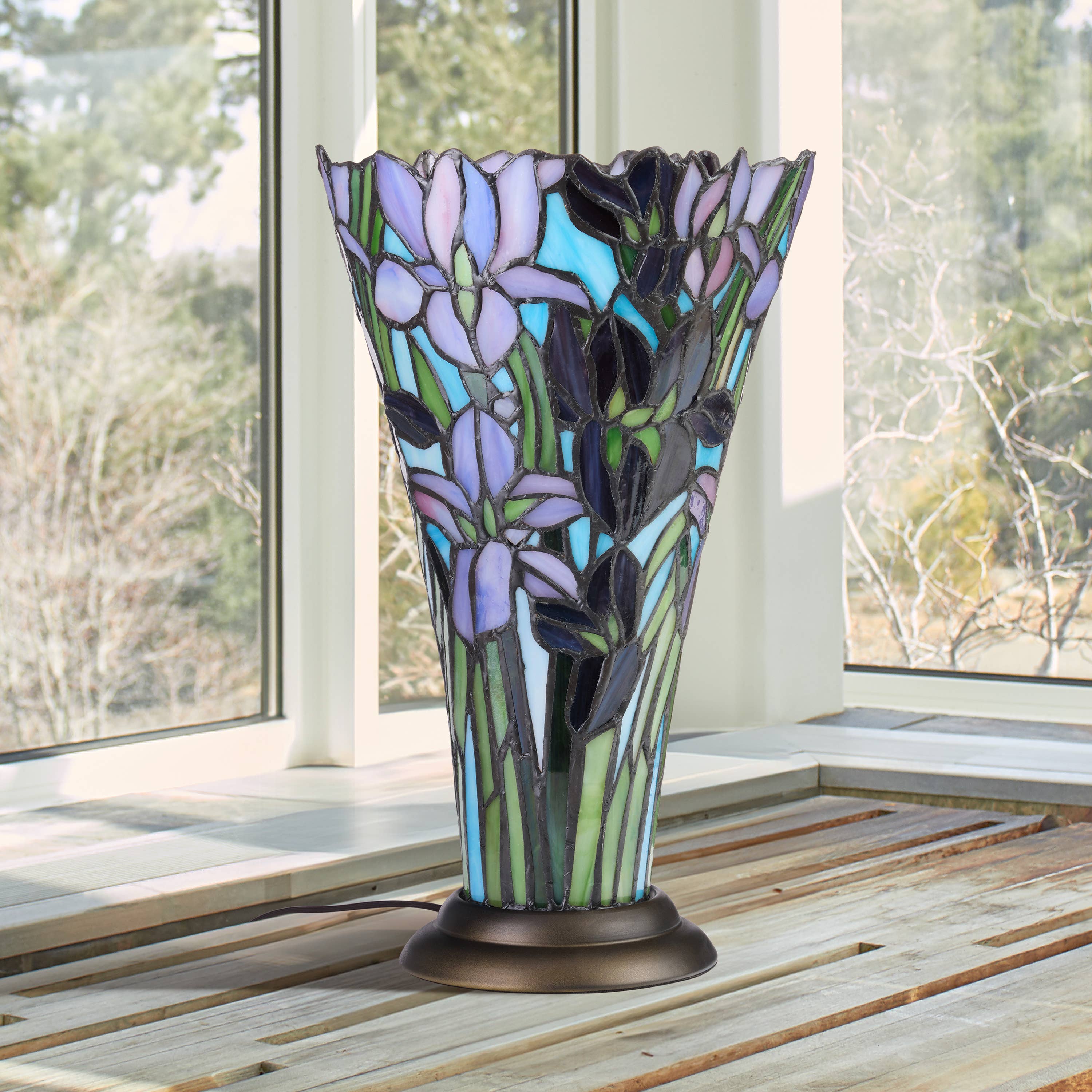 River of Goods - 13.5H Tiffany-Style Floral Vase Stained Glass Table Lamp、mySite、g9winljtr