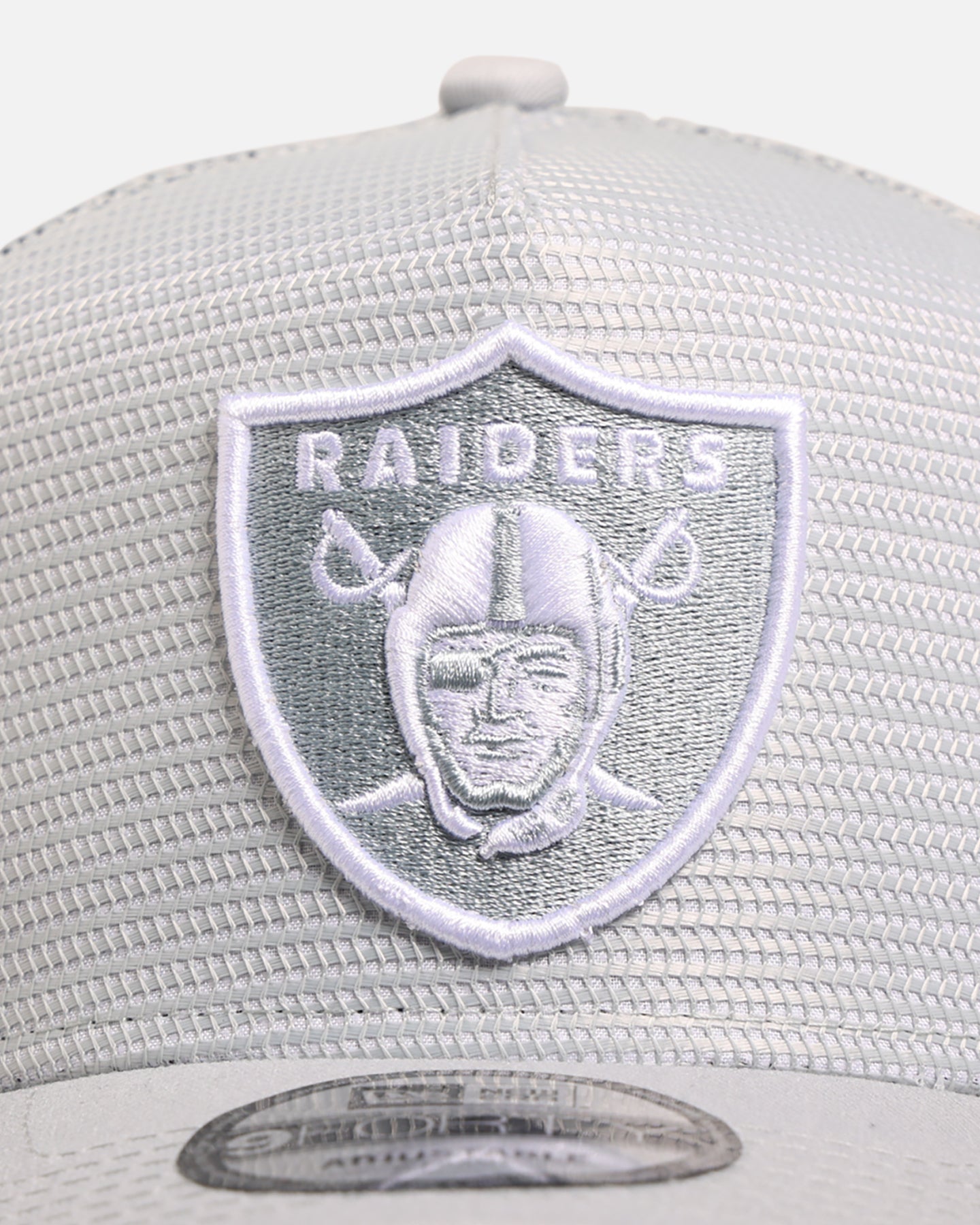 New Era Las Vegas Raiders 'Polychromatic Mesh' 9FORTY A-Frame Snapback Grey/White、mySite、zt4zffjzw