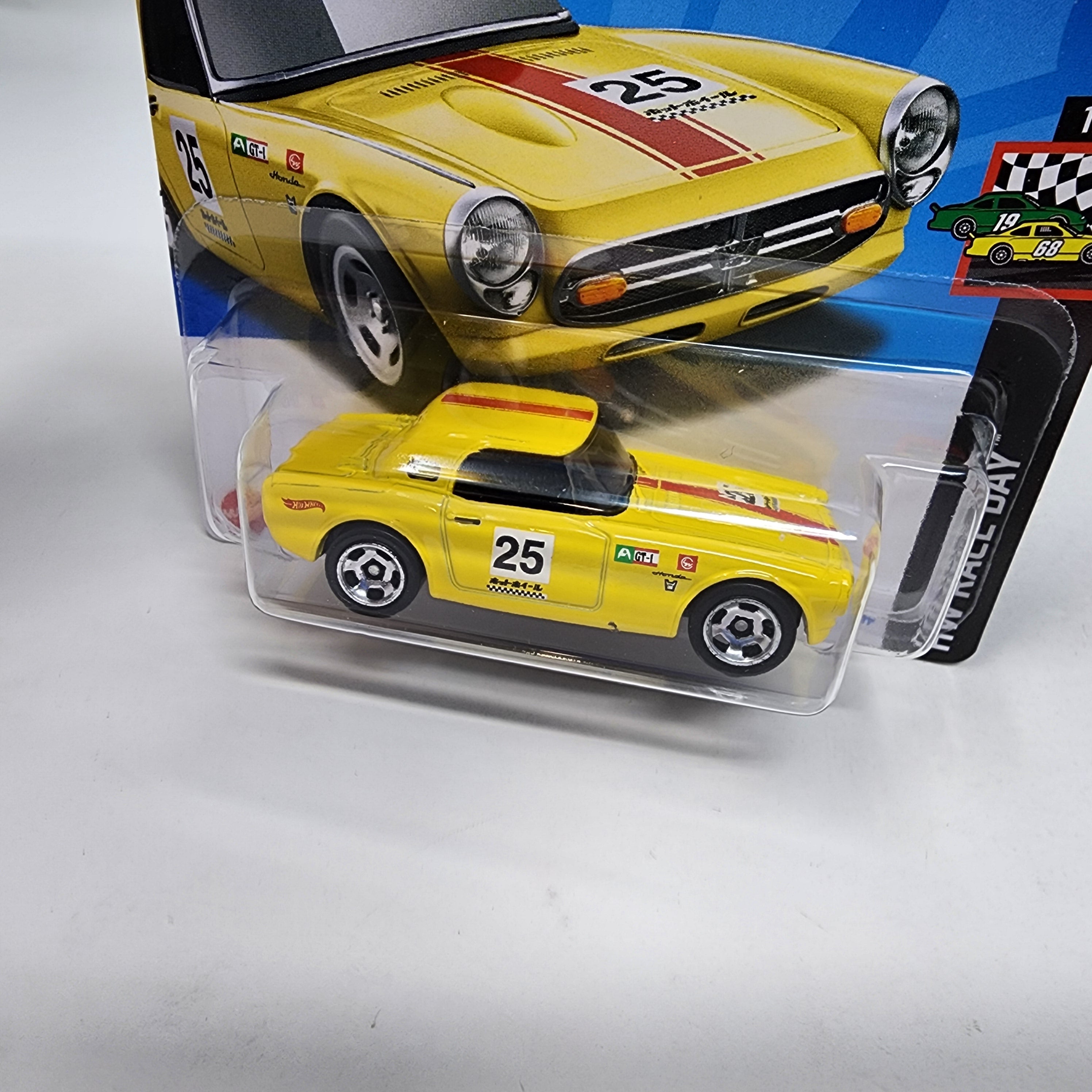 Short Card * Honda S800 Racing #209 * YELLOW * 2024 Hot Wheels Case Q、mySite、hgirdovlk