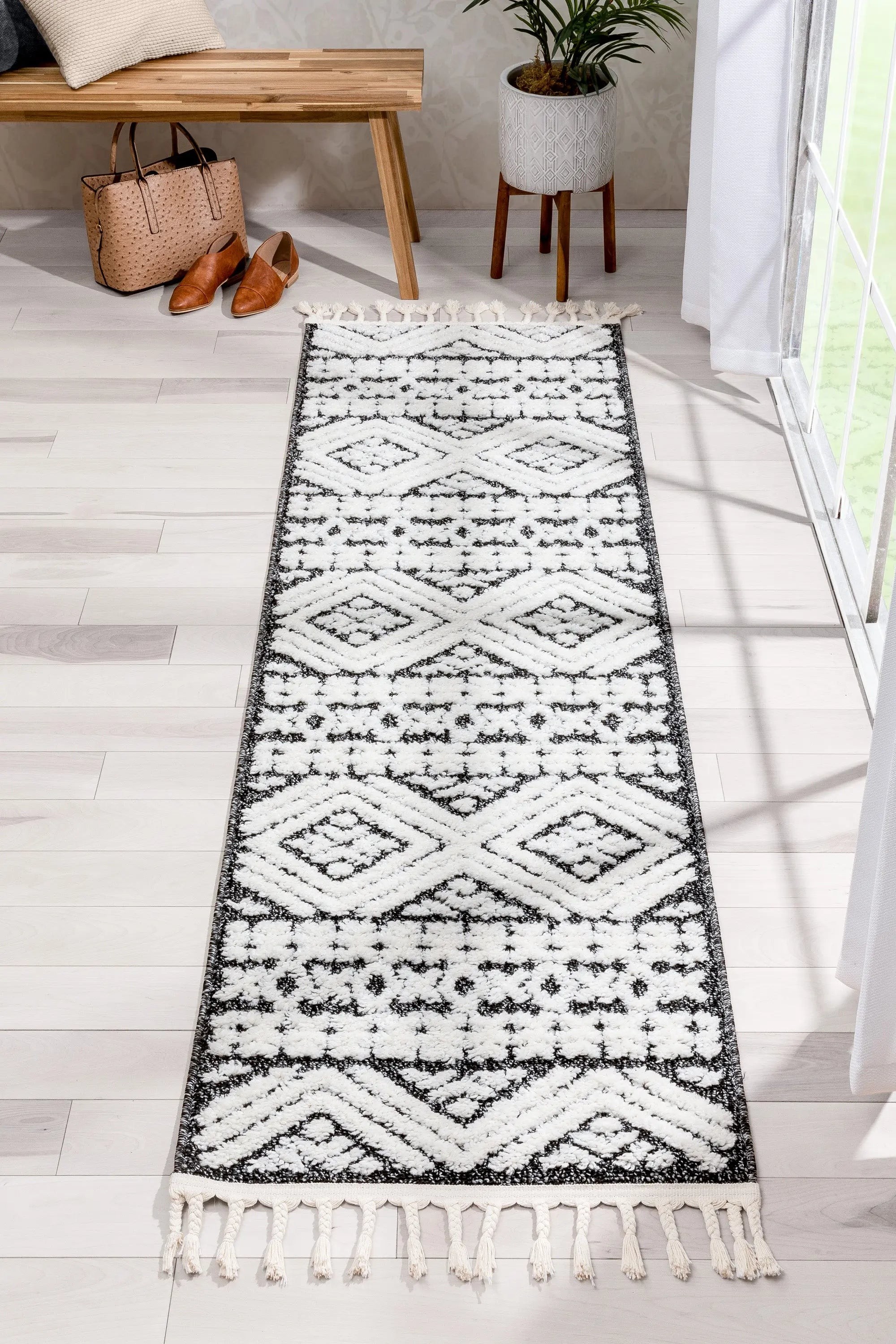 Eliana Tribal Geometric Chevron pattern Dark Grey White High-Low Textured Rug、mySite、gigharbornorthrealestate