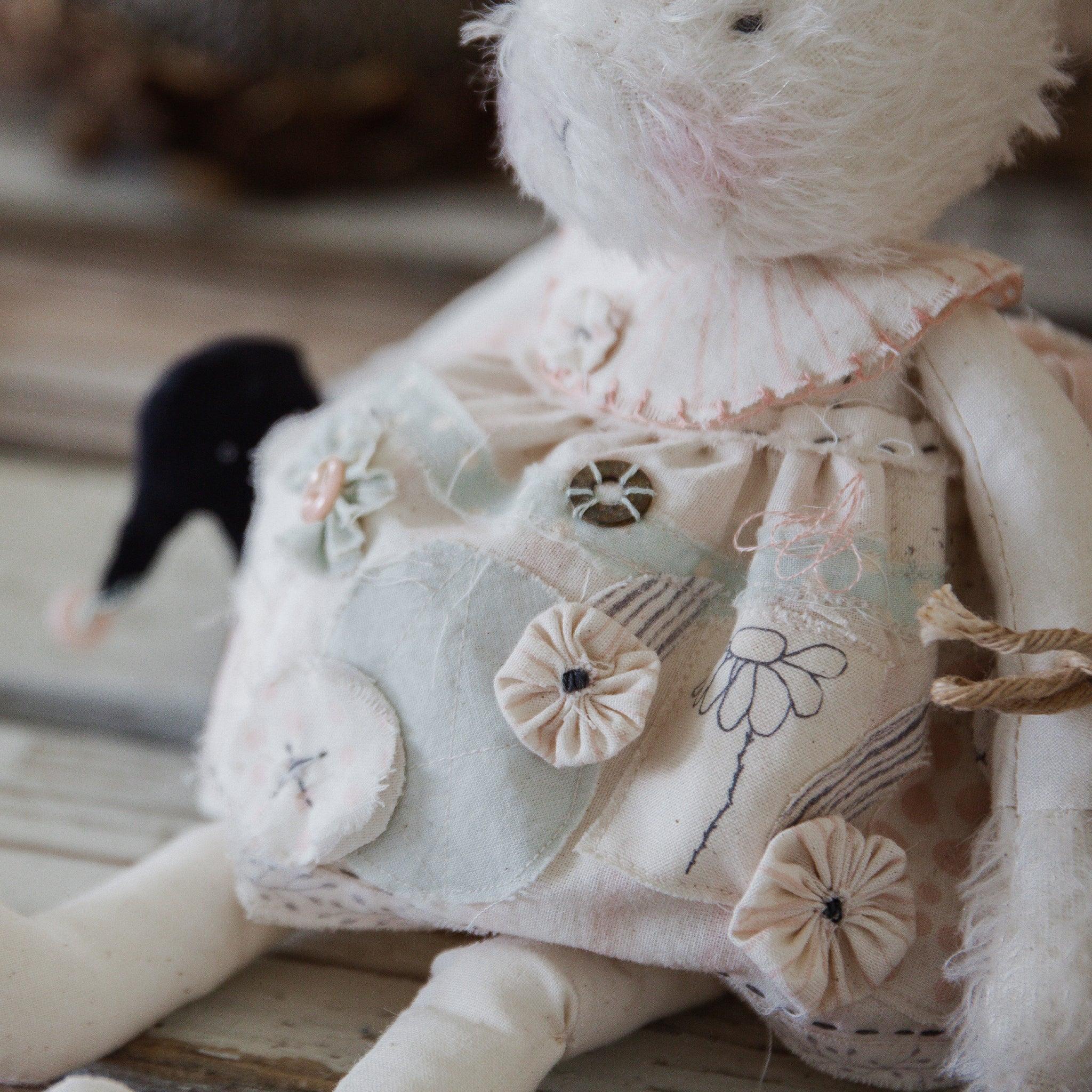 RETIRED - Hutch Studio - Hand Crafted Posie Patchwork & Little Caw、mySite、g9winljtr