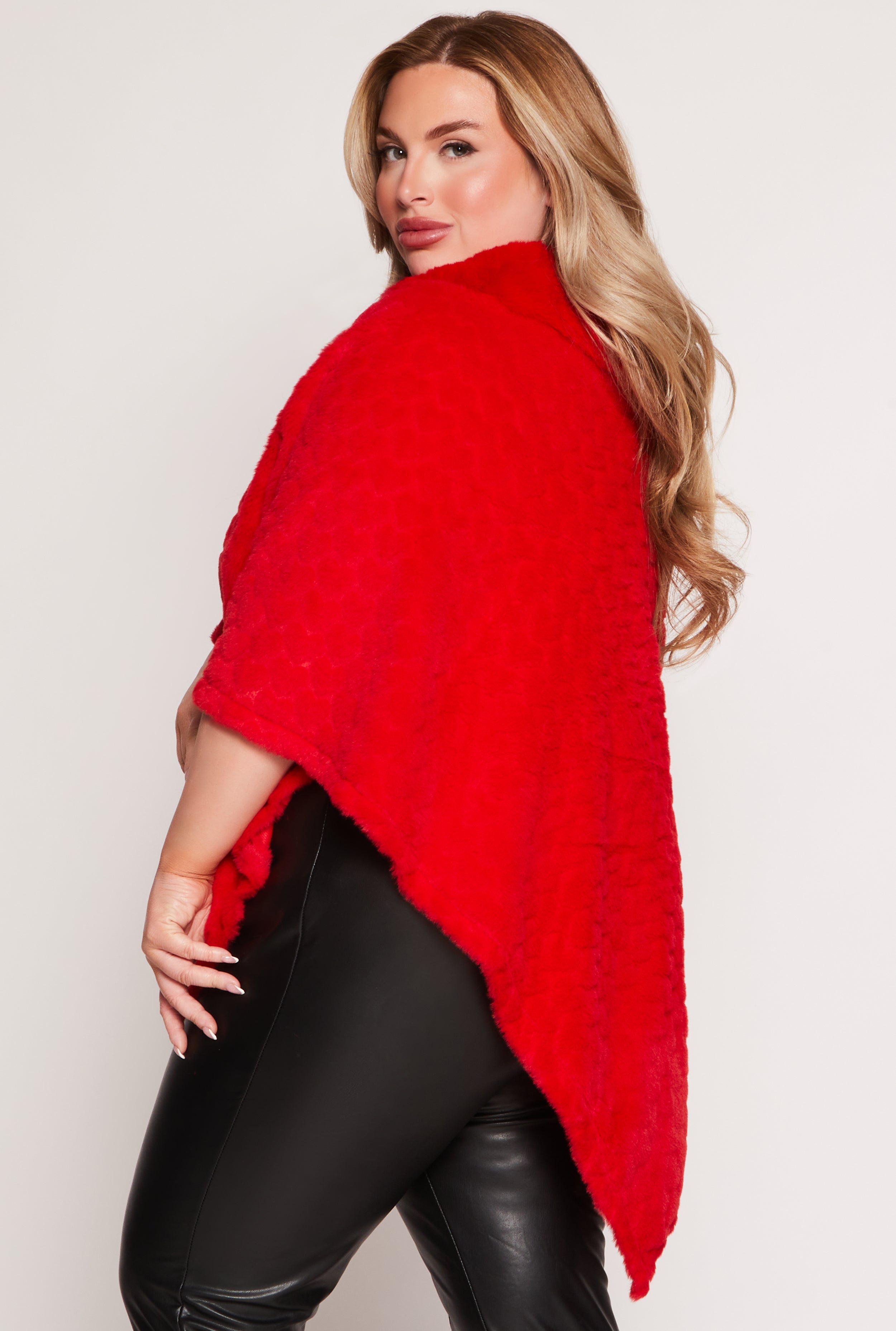 Heart Patterned Faux Fur Poncho、mySite、camillekostekn