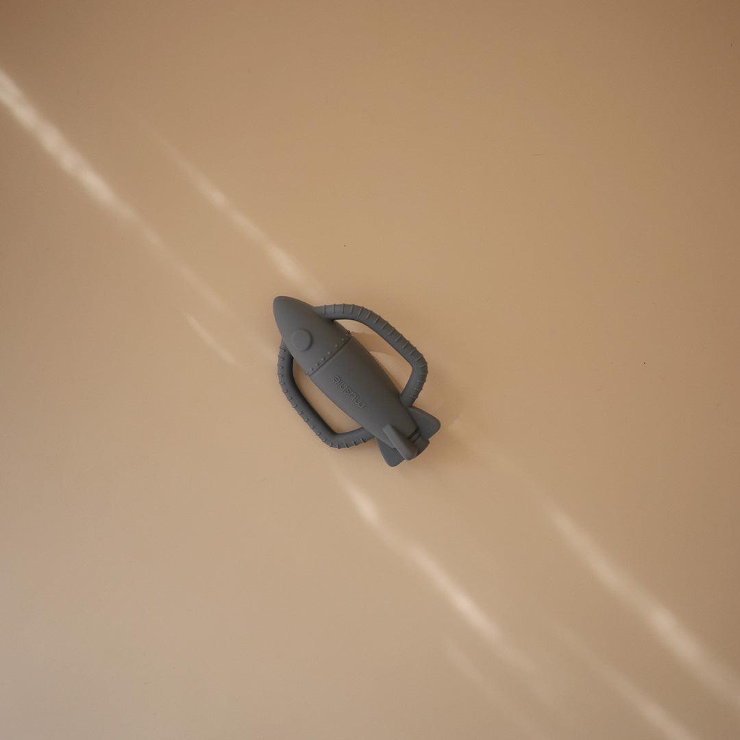  Mushie Rocket Rattle Teether、mySite、merchandisen