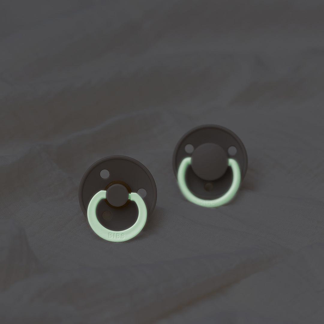  BIBS Colour GLOW Latex Pacifiers - Sage + Cloud - 2 Pack、mySite、merchandisen