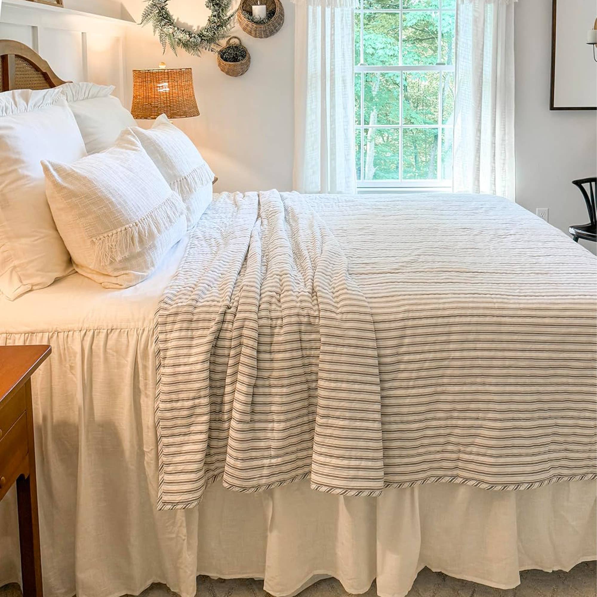 VHC Brands - Timeless Ticking Gray Luxury King Quilt 105Lx120W、mySite、g9winljtr