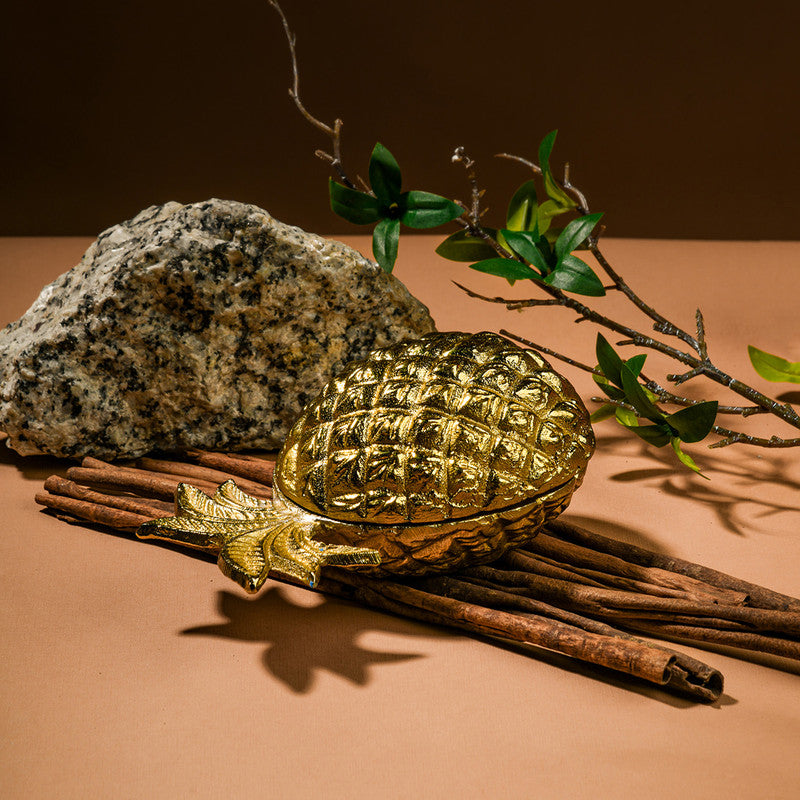 Soy Wax Scented Candle | Jasmine Neroli & Floral Oudh | Pineapple Shaped | Golden、mySite、camillekostekn