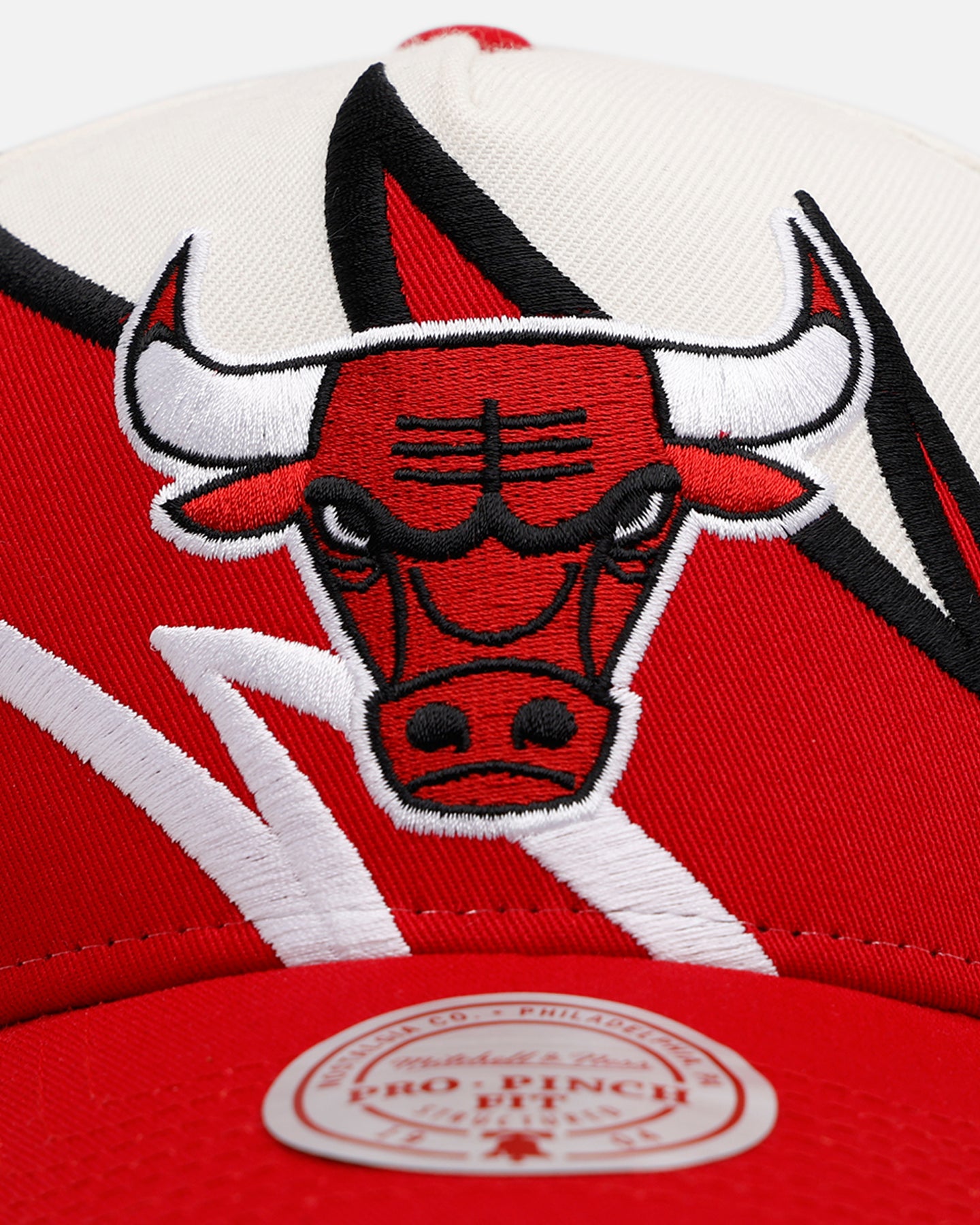 Mitchell & Ness Chicago Bulls 'Shark Tooth' Pro Pinch Snapback Cream/Red、mySite、zt4zffjzw