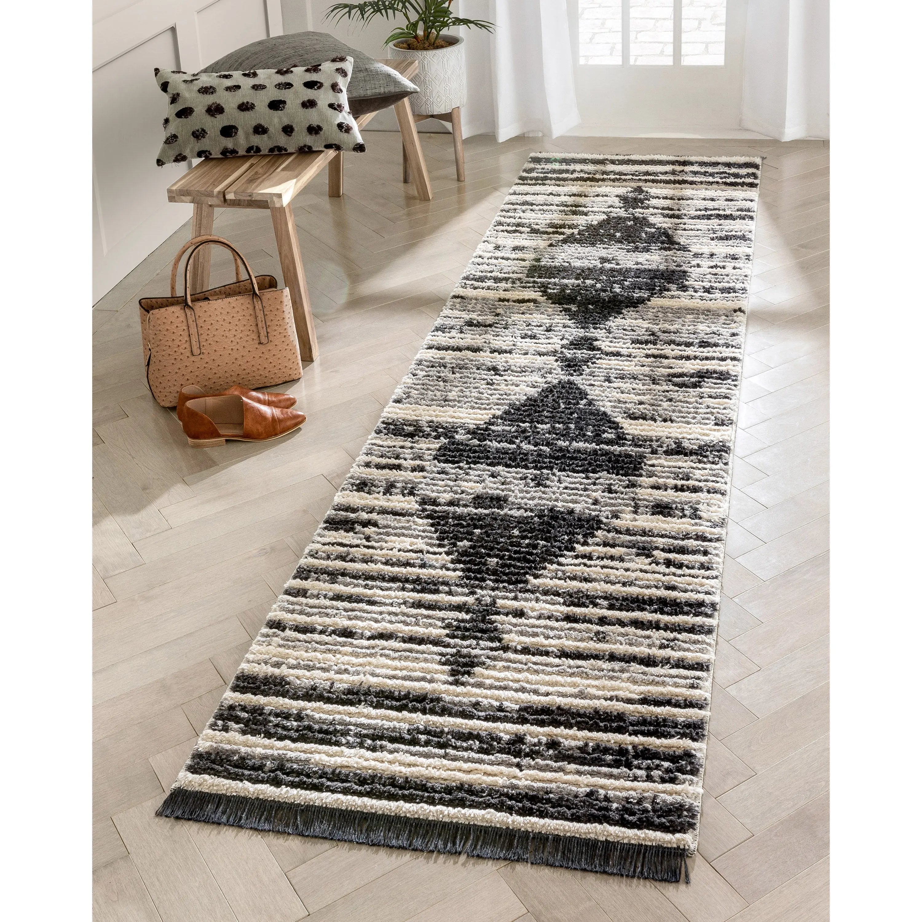 Sakari Moroccan Diamond Medallion Pattern Grey High-Low Textured Pile Rug、mySite、gigharbornorthrealestate