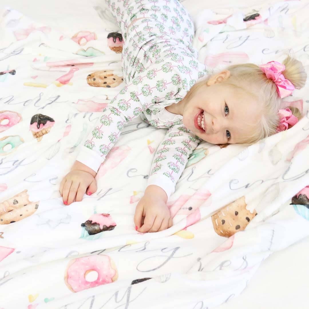  Bella's Bake Shop Personalized Toddler Blanket、mySite、layawaytickets