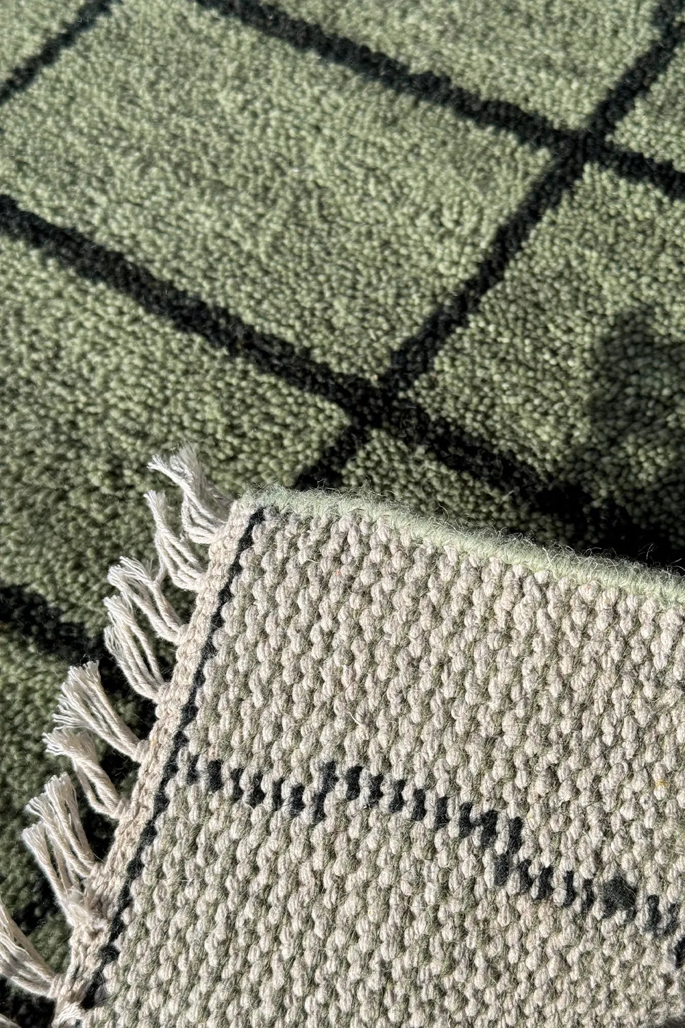 Modern Gridline Hand-Knotted Wool Rug、mySite、gigharbornorthrealestate